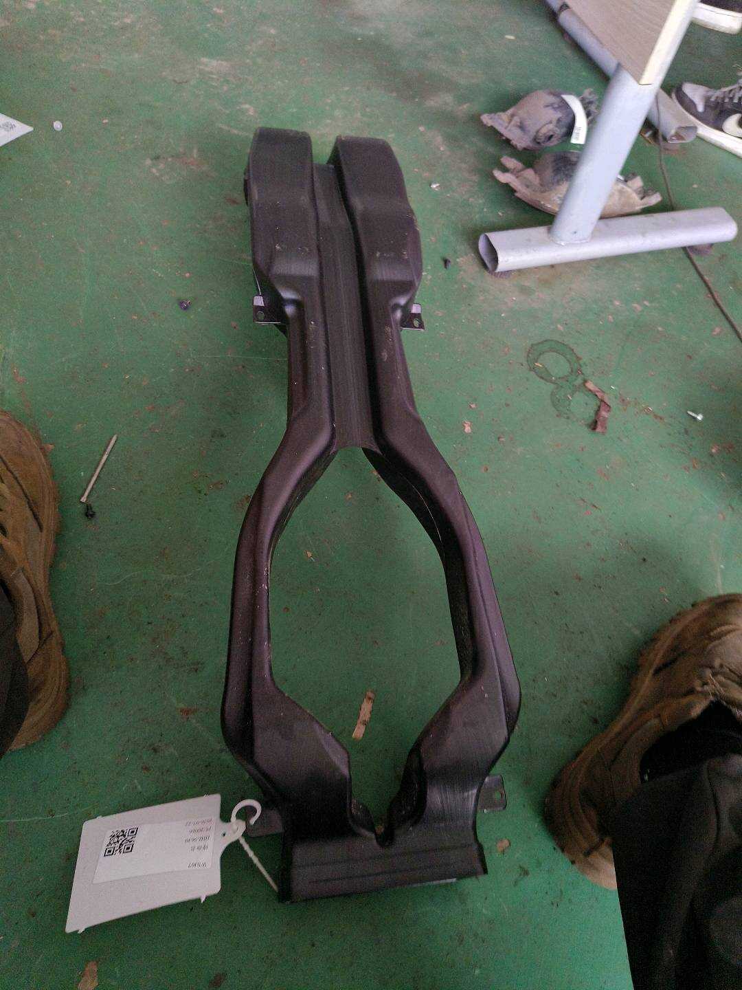 T4A4085 Floor Duct (Middle Rear)