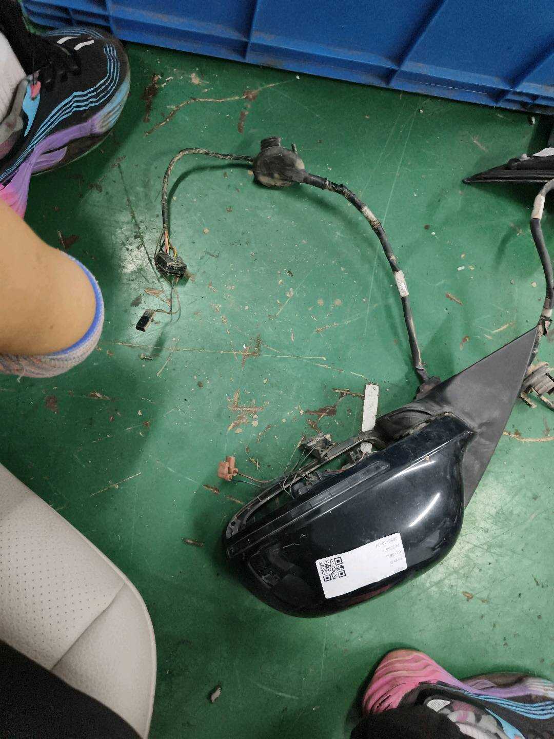 4F1857409AA Side Mirror Mounting Base, Left