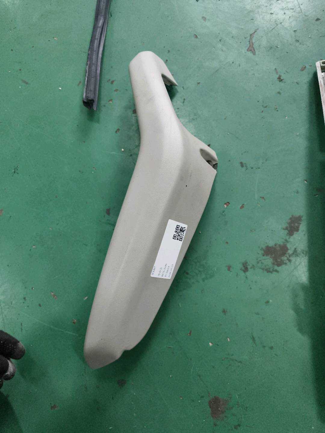 L8R0867373L77 后门扶手（左）