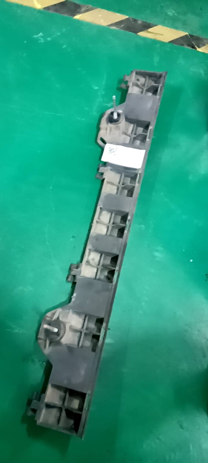 2025060348 后保险杠支架中