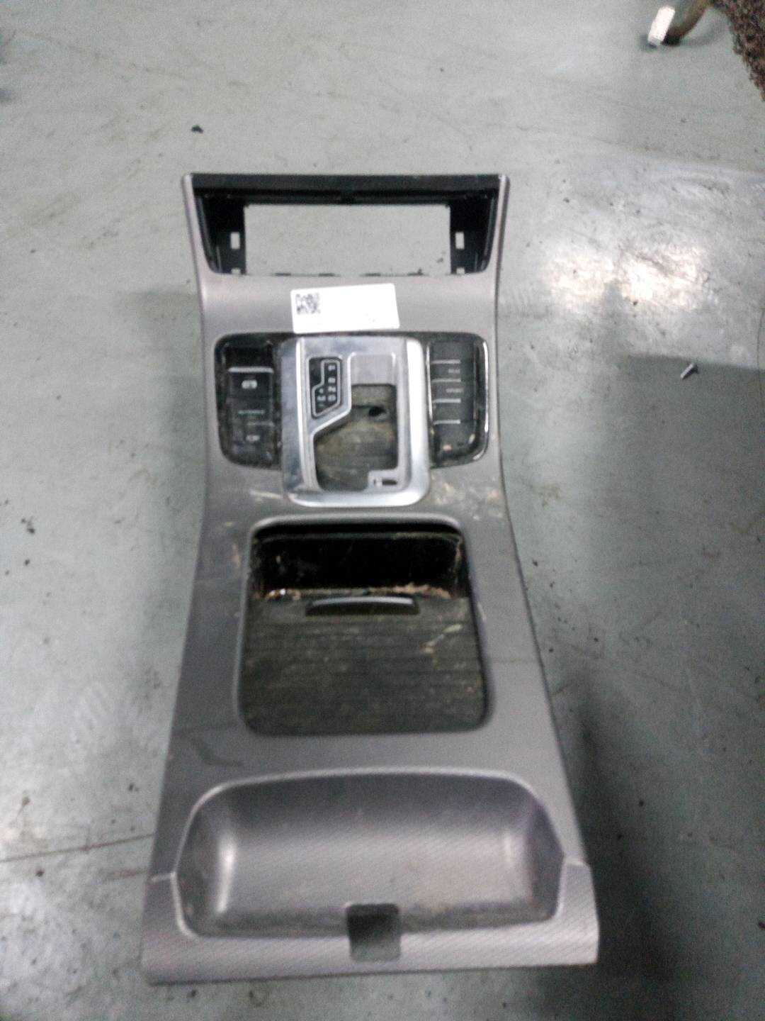 8025015800519 中央扶手箱总成