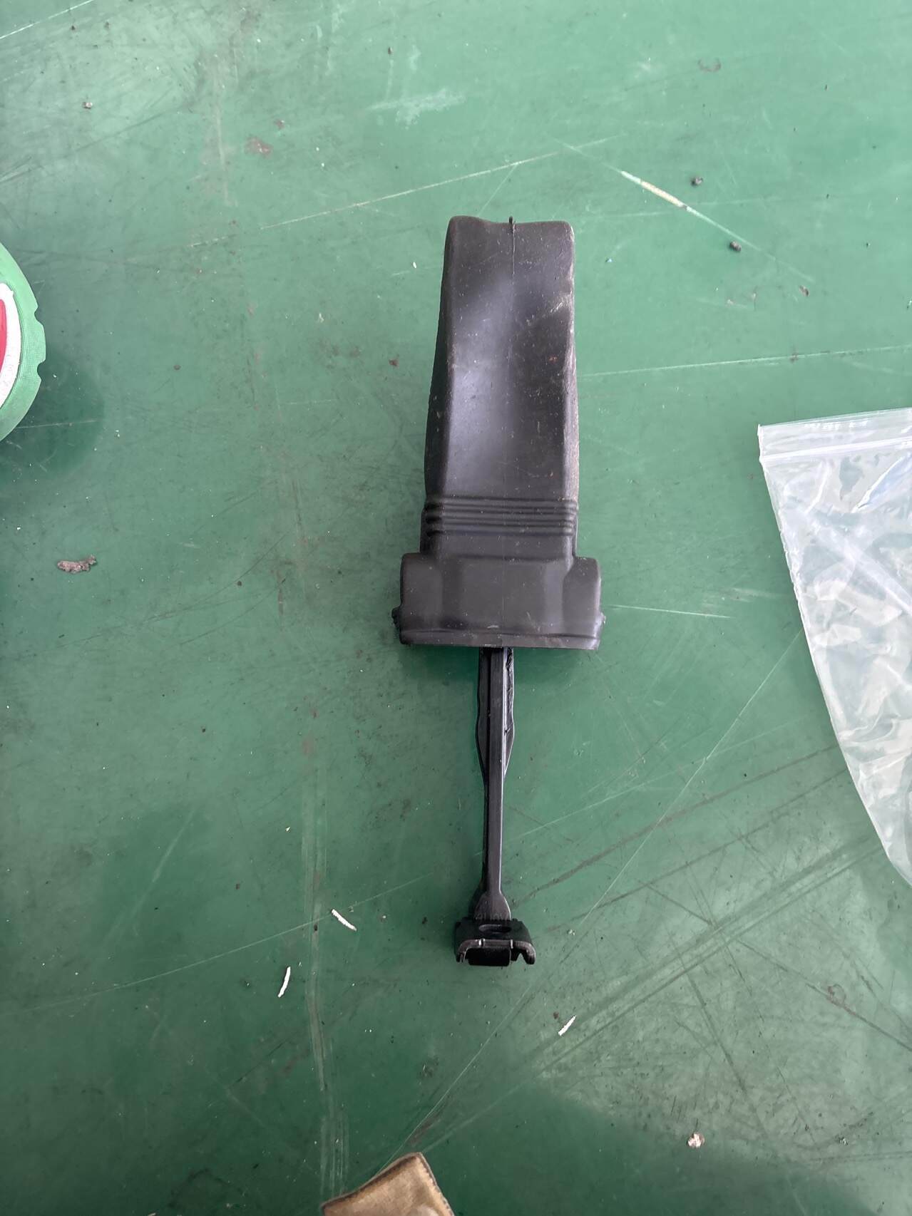 L8U0837249B 前门限位器(右)