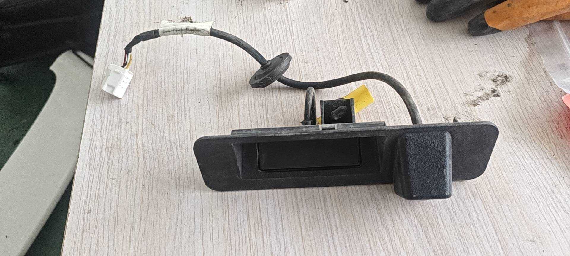 MEH3797300B 行李箱盖开关