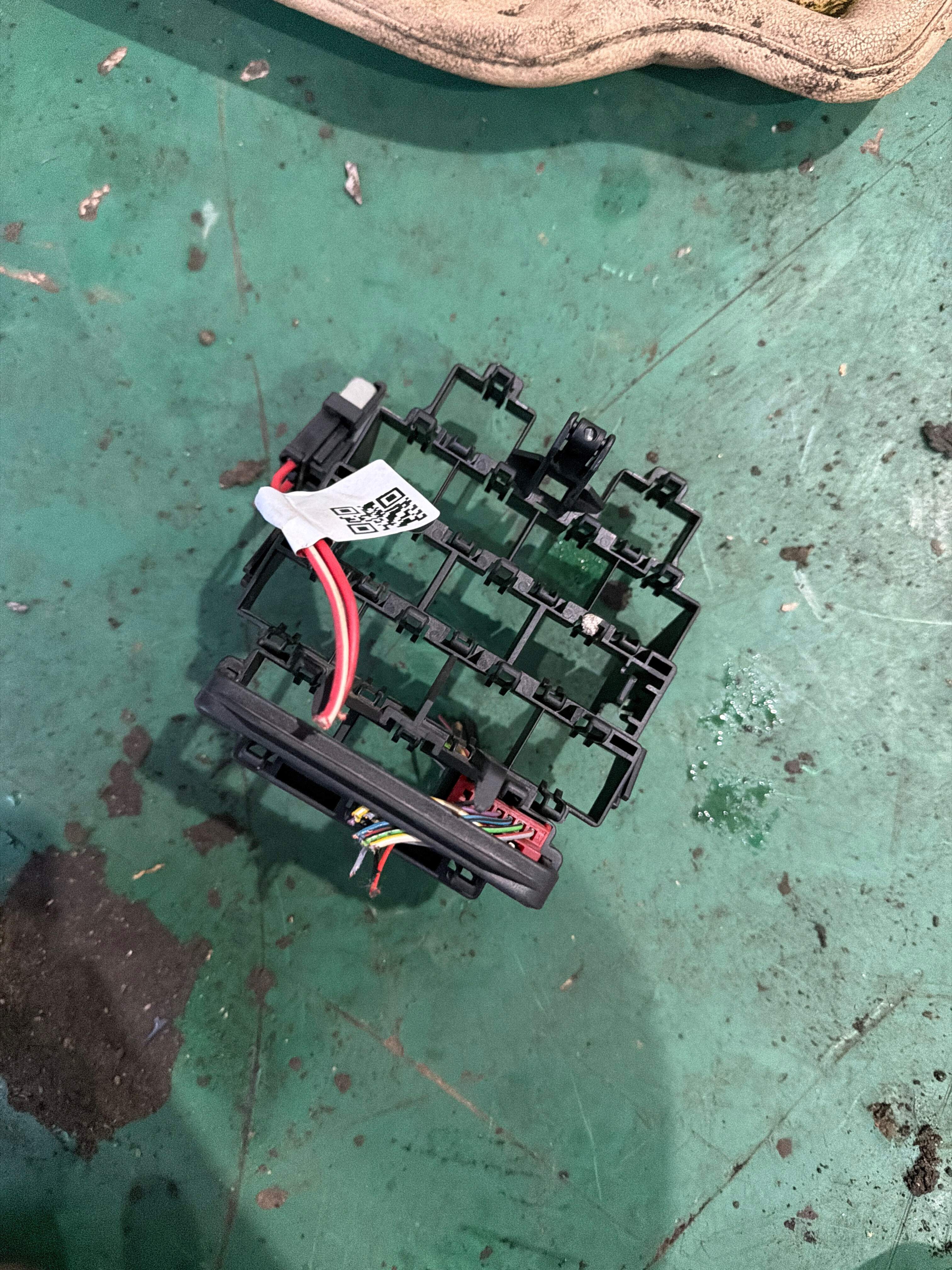 8D0937545G 插接器支架