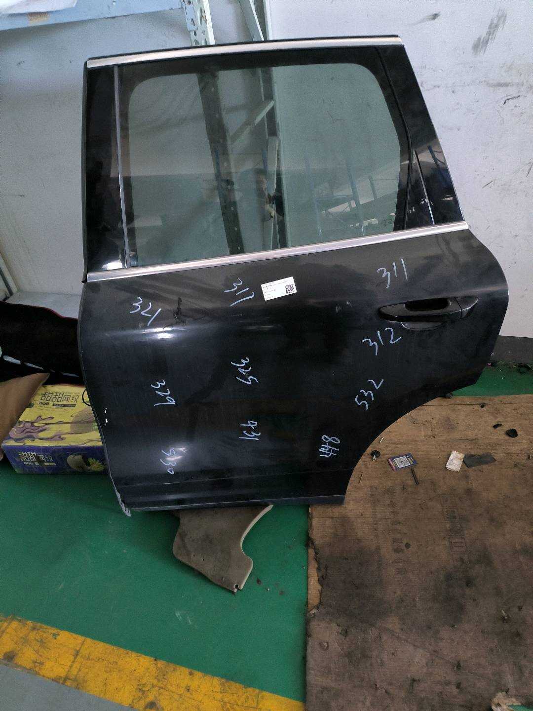 95853301100GRV 后门壳（左）
