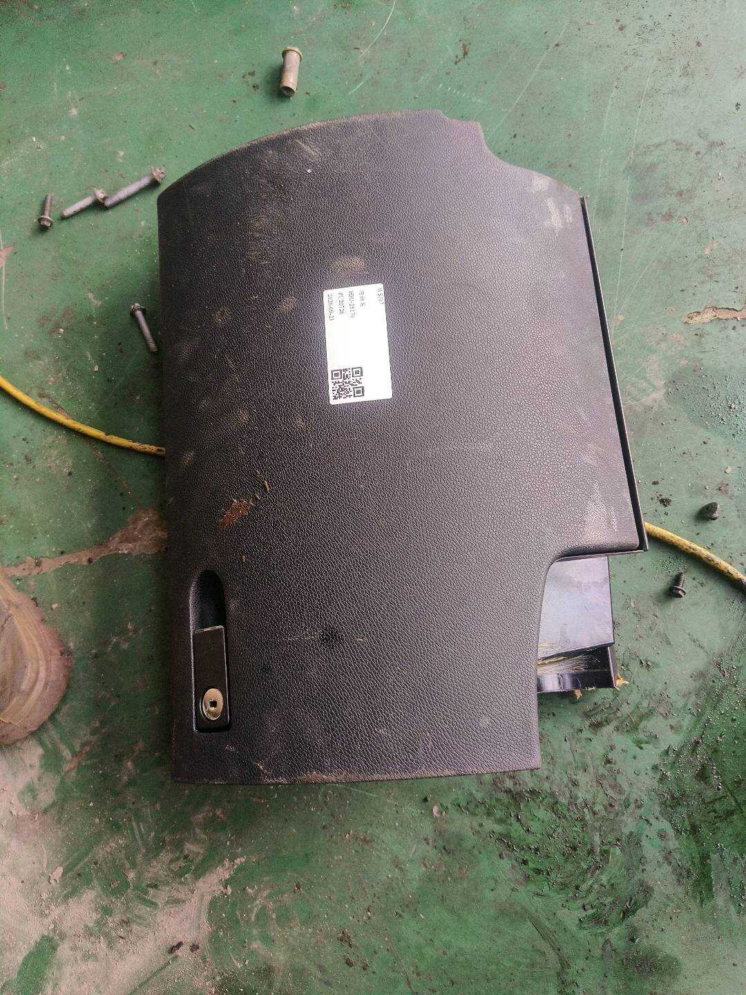 A20468000989F45 仪表台杂物箱盖