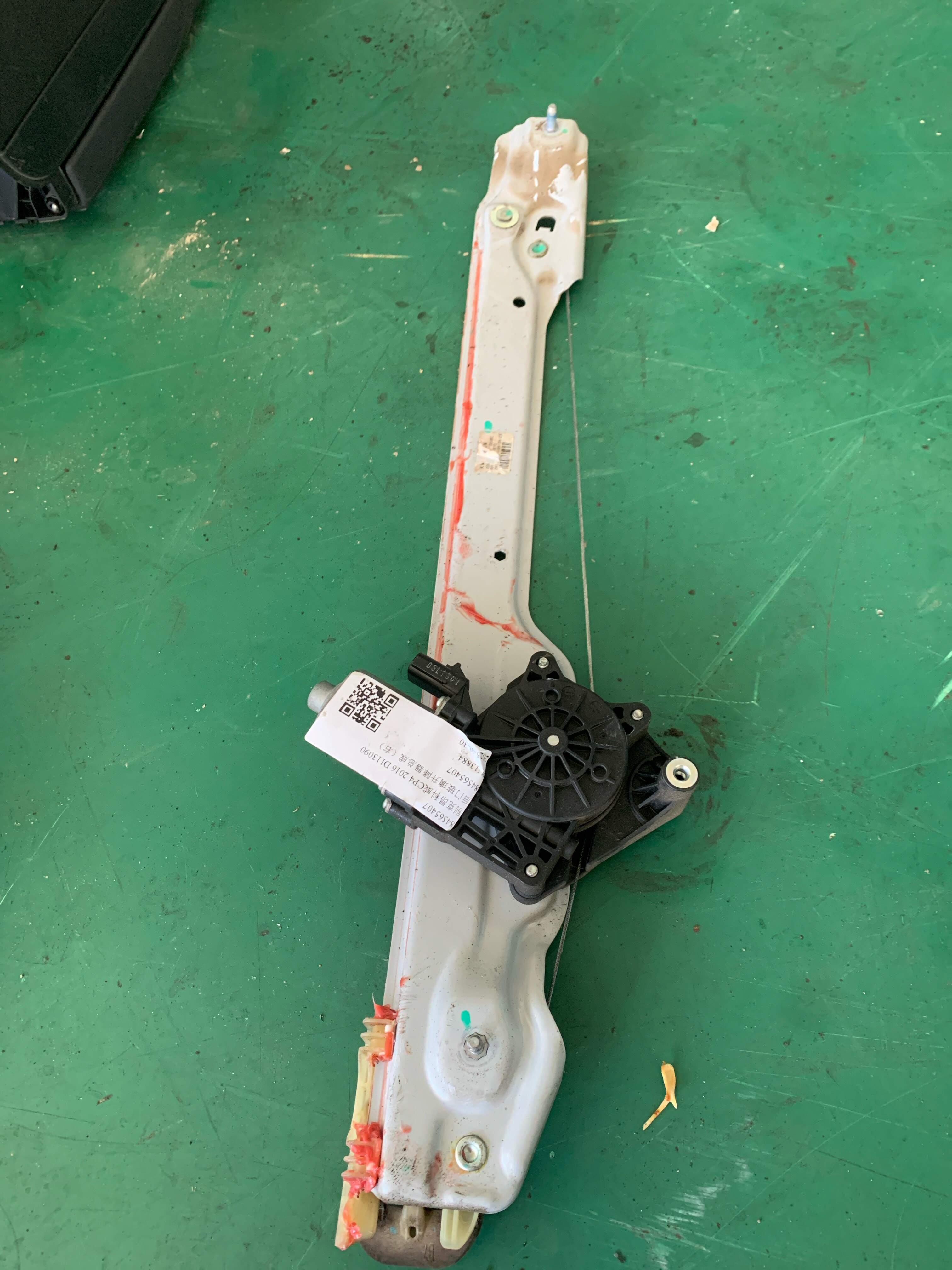 84565407 后门玻璃升降器总成（右）