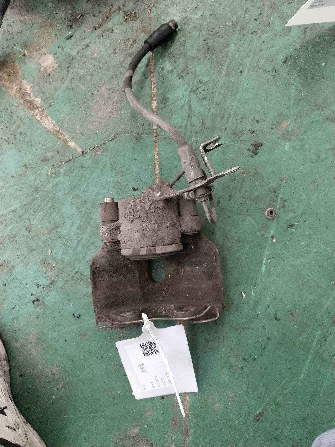 8E0615123A 前制动分泵(左)