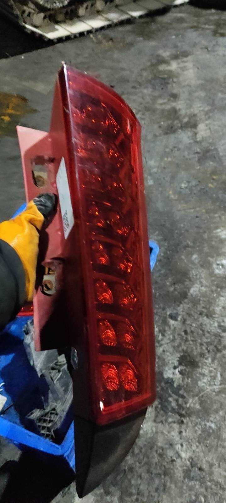 7526100 Left Upper Tail Light