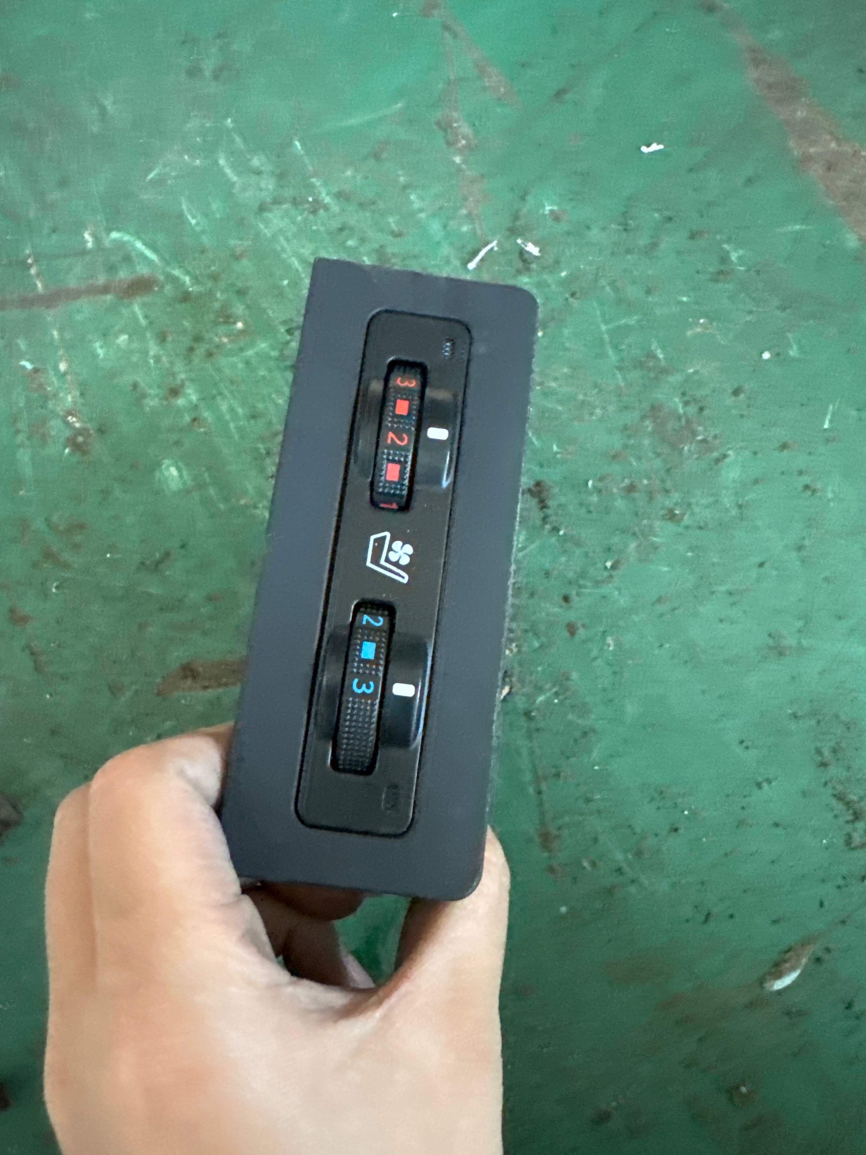 8475148110 副驾驶员座椅加热开关 驾驶员座椅加热开关
