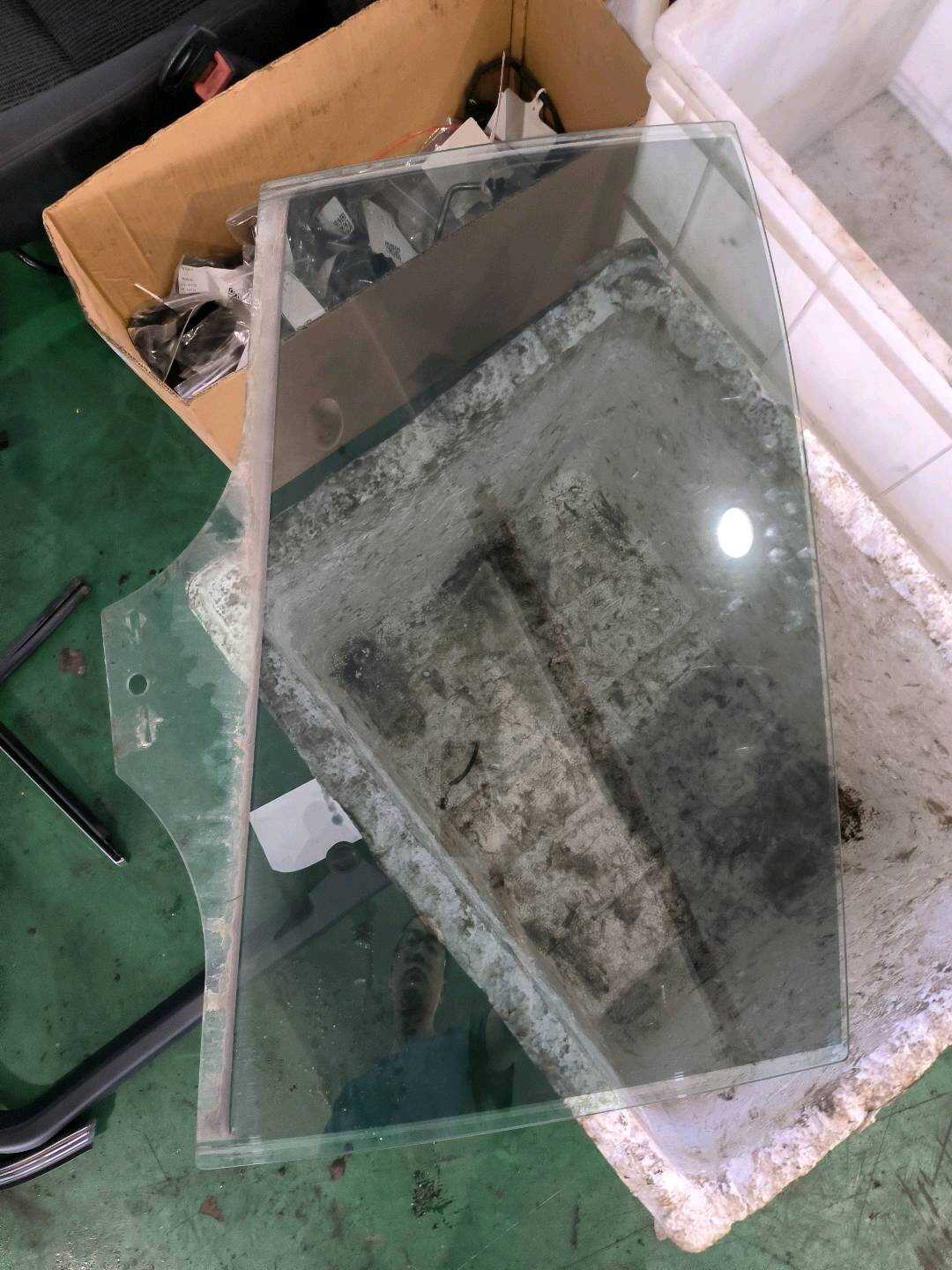 51357283495 后门玻璃(左)