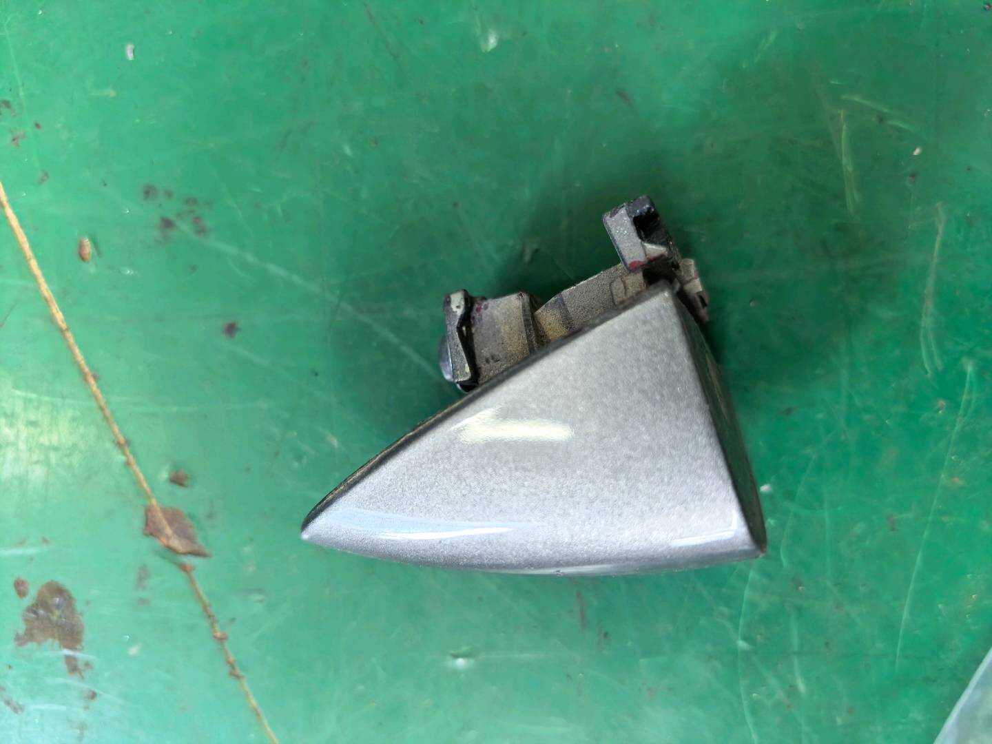 A16976004203597 后门外拉手饰盖（右）