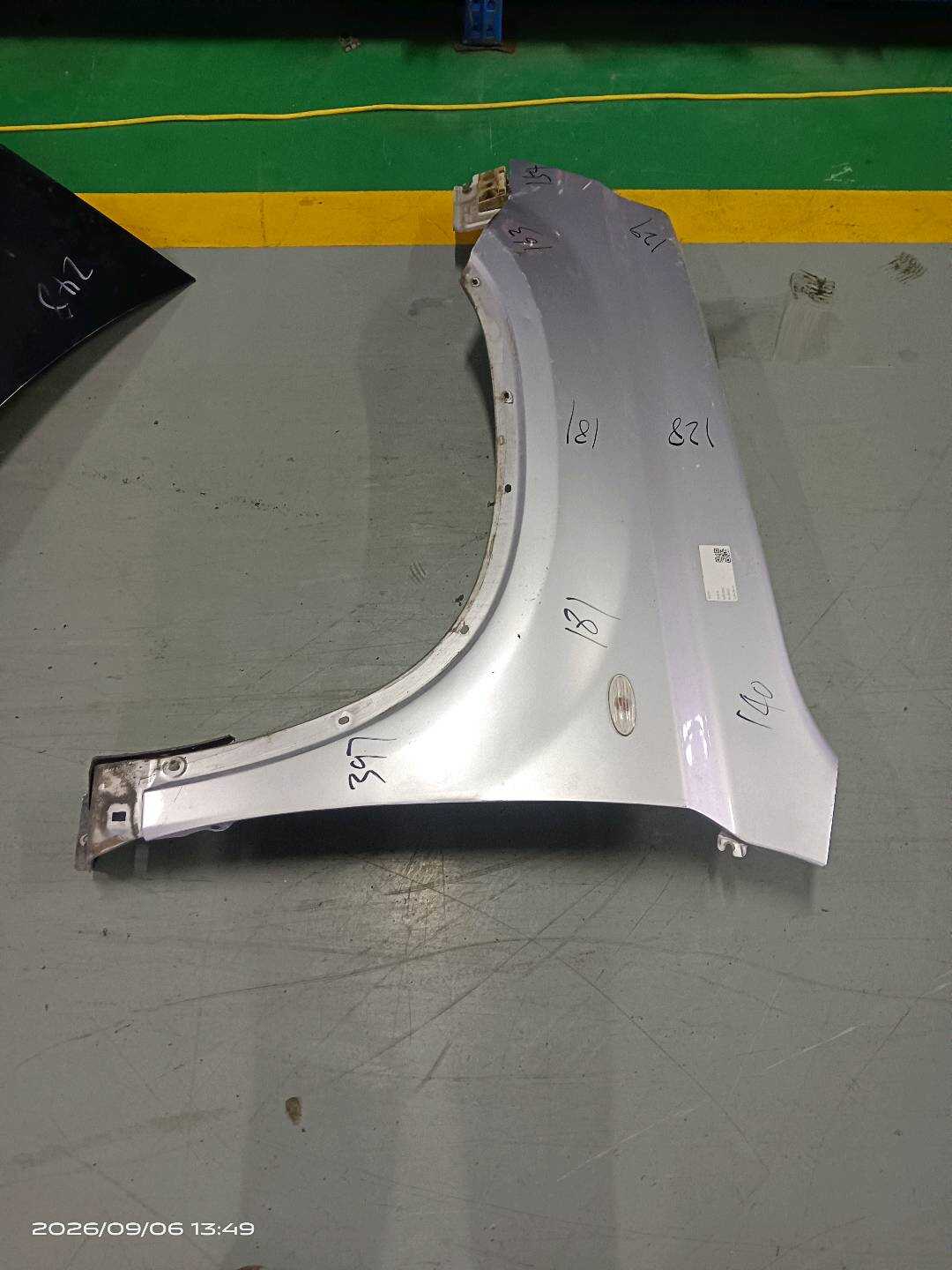 F31011DAAA Front Fender, Left