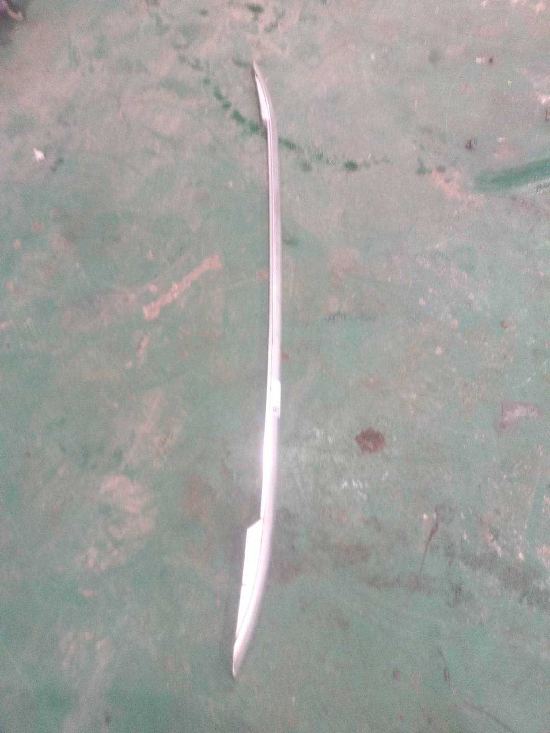 958559043008Z8 车顶行李架（左）
