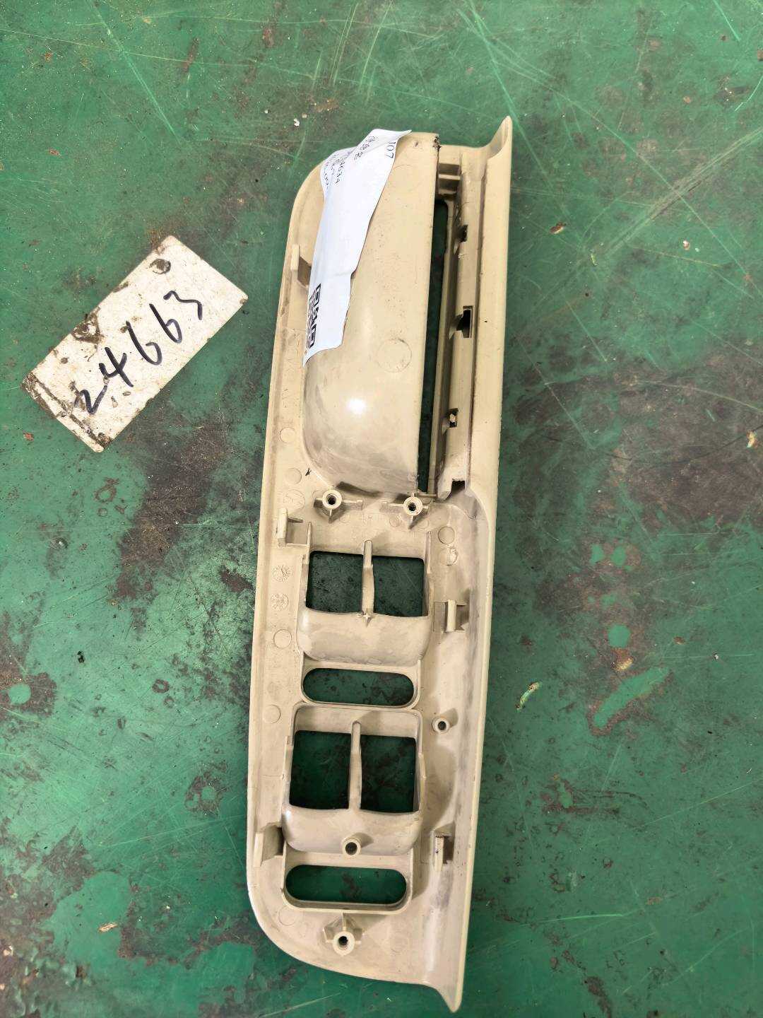 3B1867171E 前门玻璃升降开关装饰板（左）
