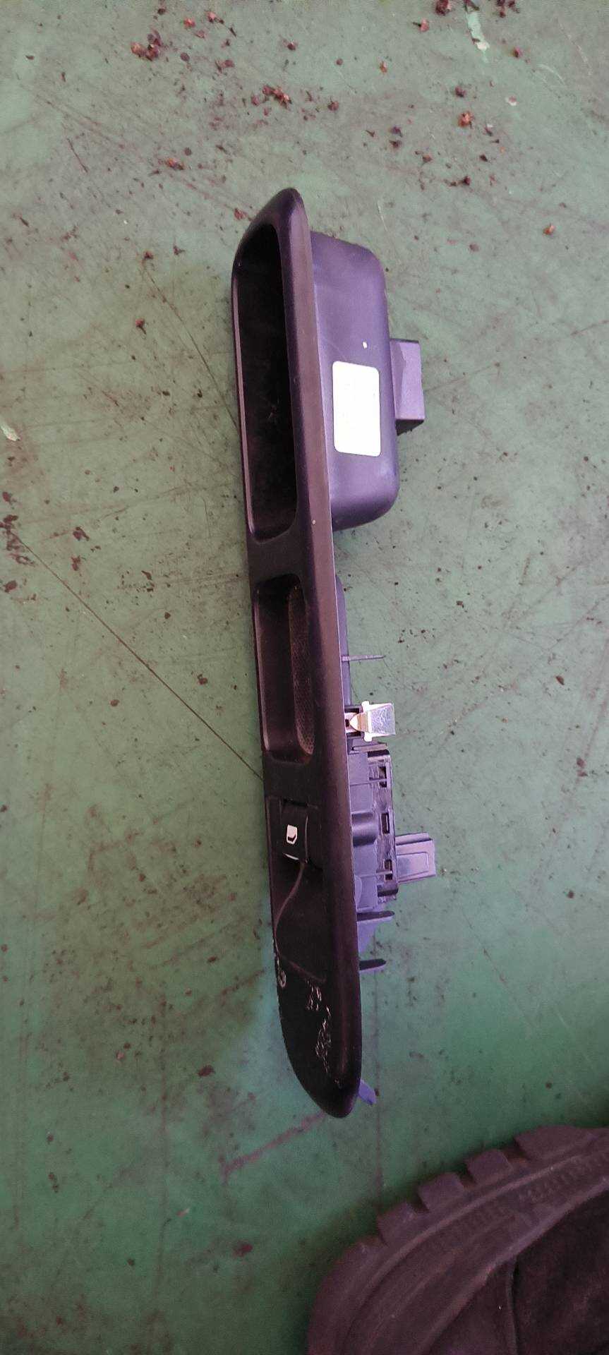 98019433ZD 前门玻璃升降开关装饰板(右) 前门玻璃升降开关(右)