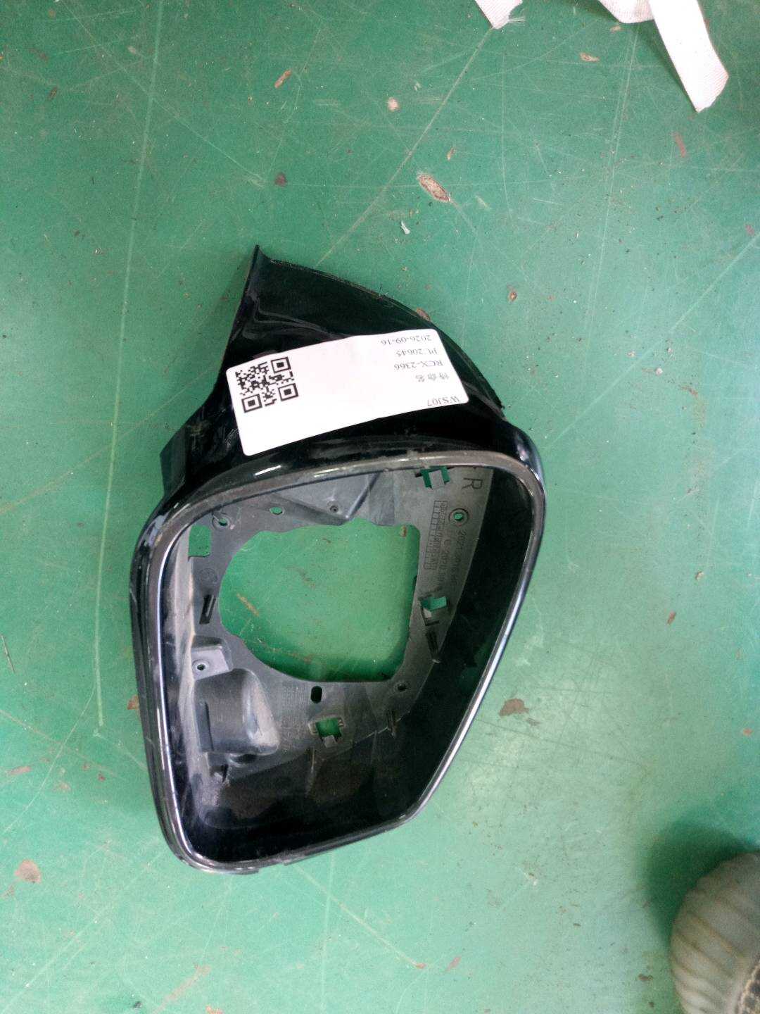 51167284126 倒车镜框（右）
