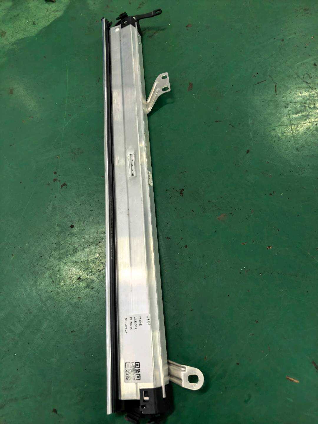 51169122628 后门遮阳帘（右）