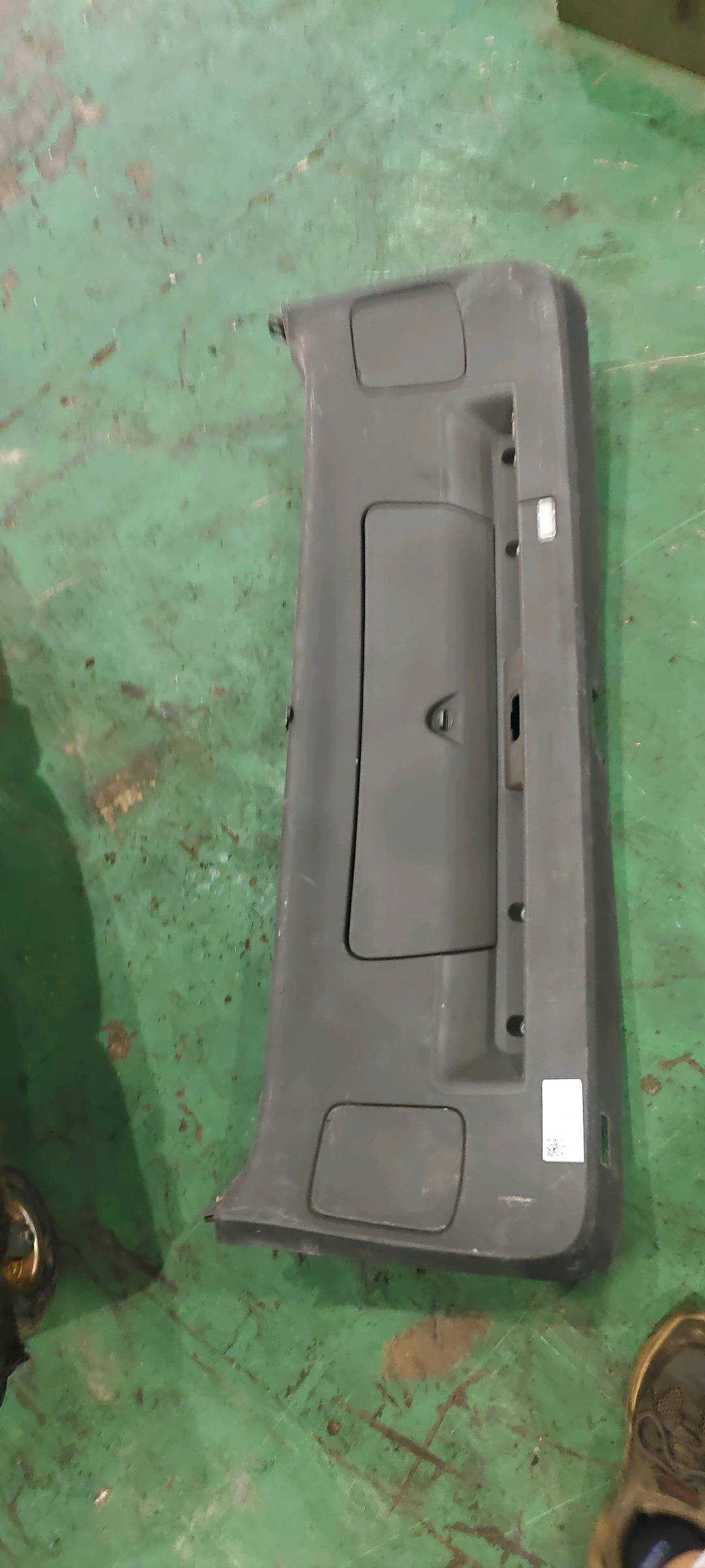 4L0867973A 尾盖内饰板（下）