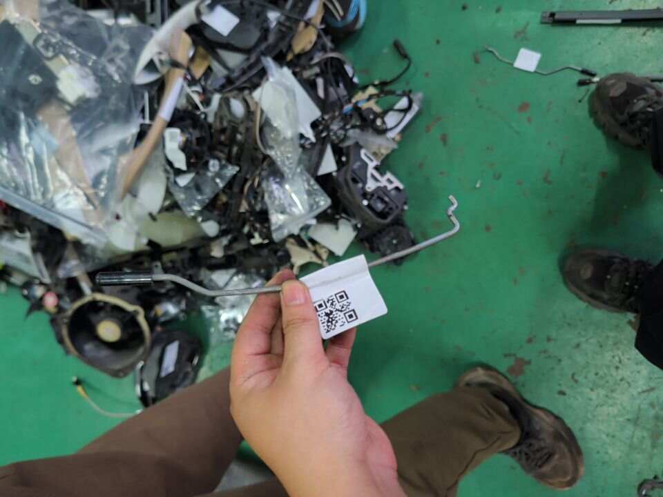51227059671 后门锁止杆(左)