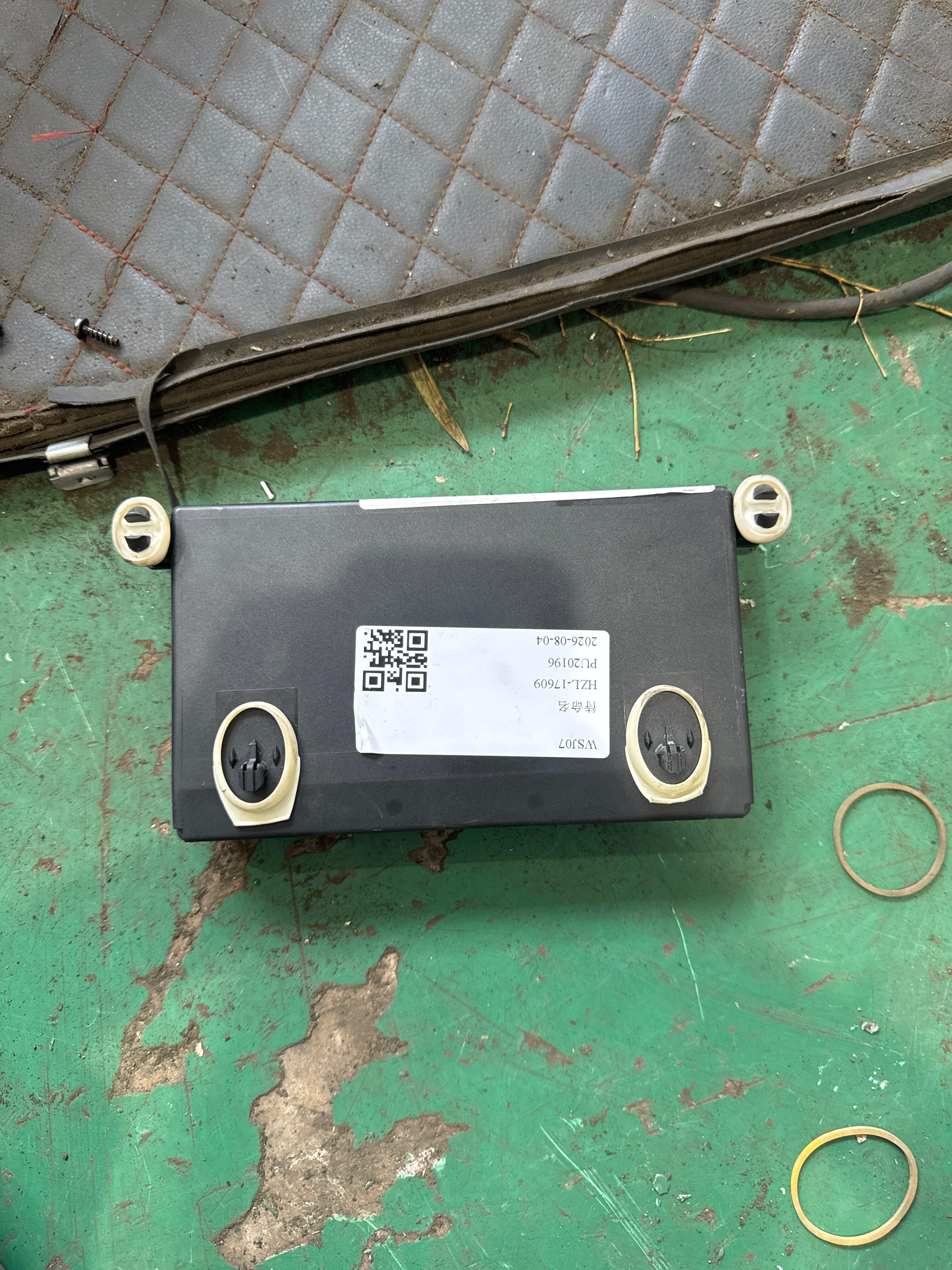 A2198202326 前车门控制单元（左）