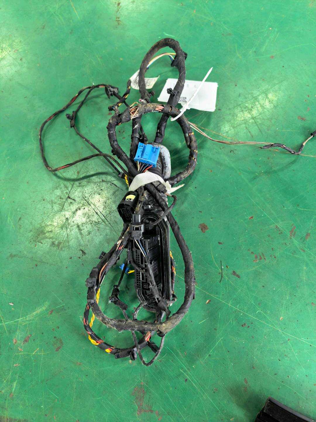 61129303716 后门线束(右)