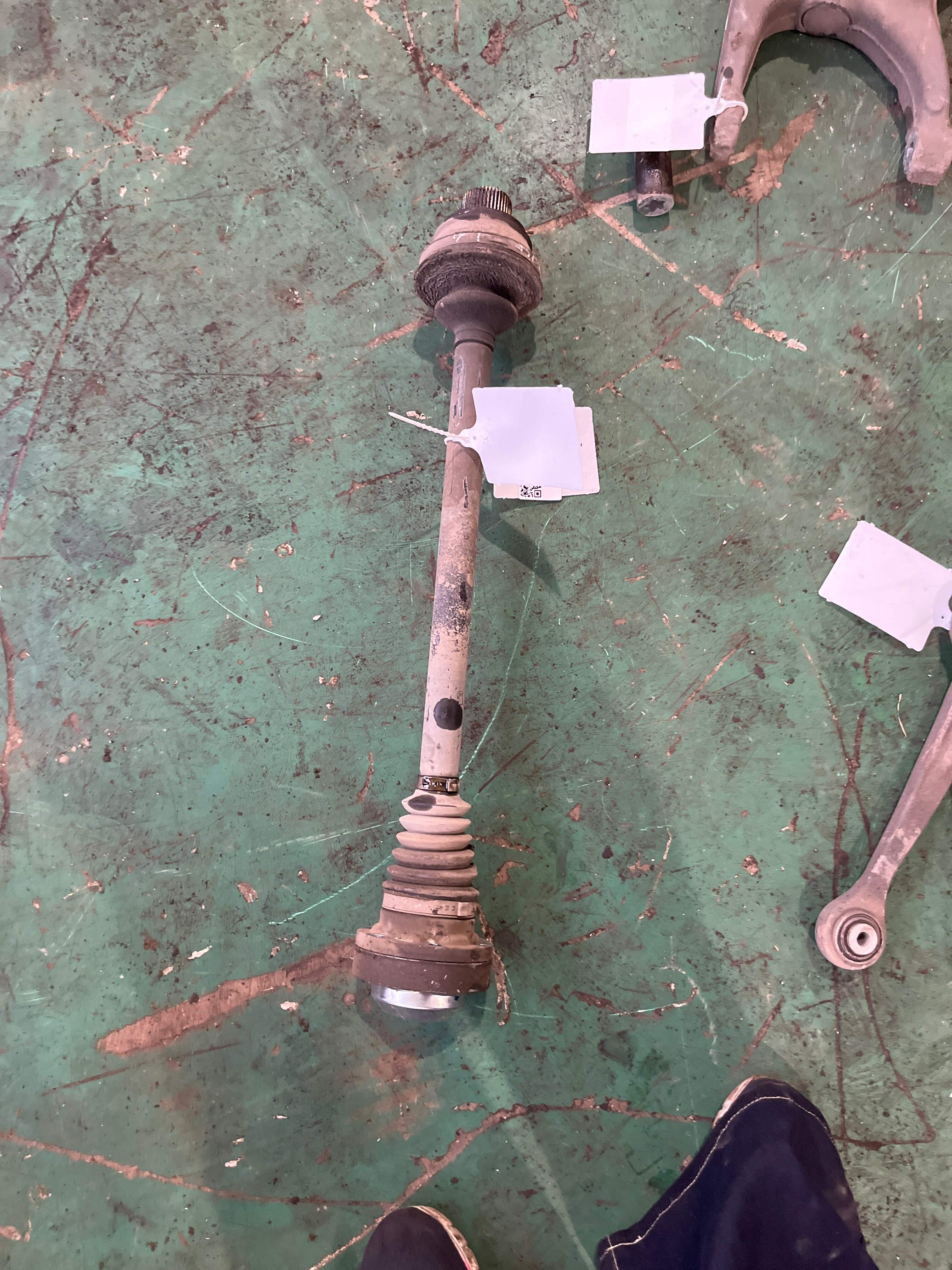 L8RD513035 后减震器芯(右)