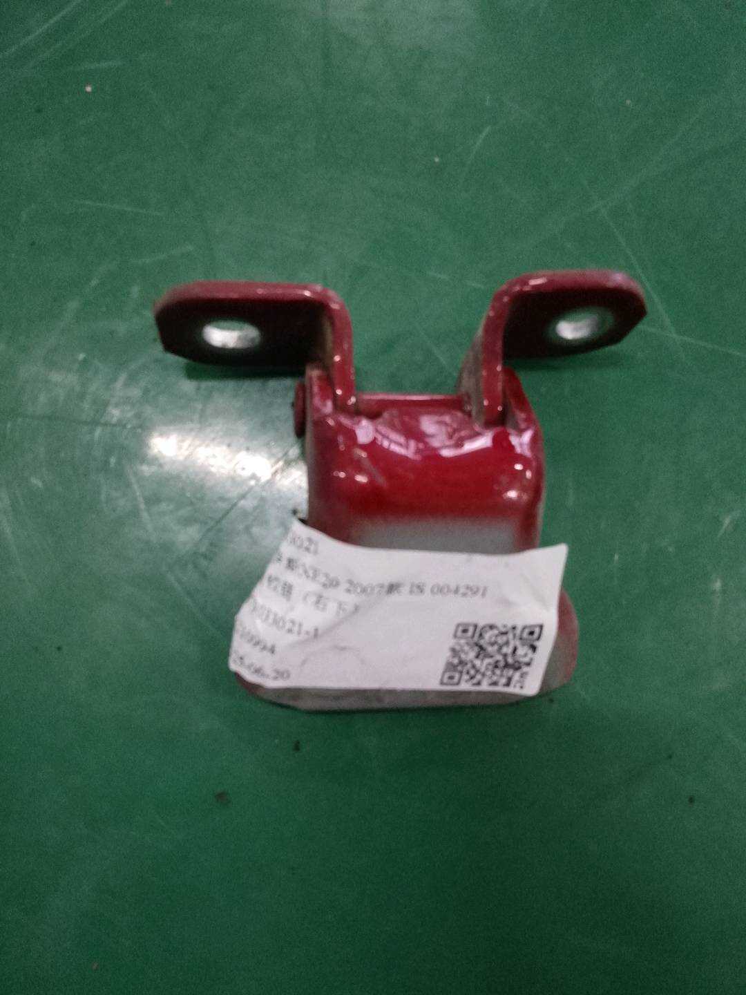 6873033021 Front Door Hinge (Lower Right)