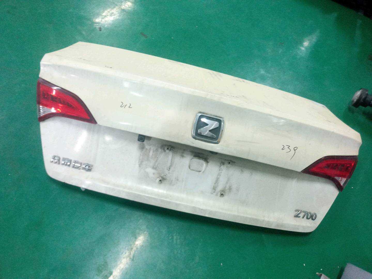 Z7005604100001B0127062 Trunk Lid Assembly