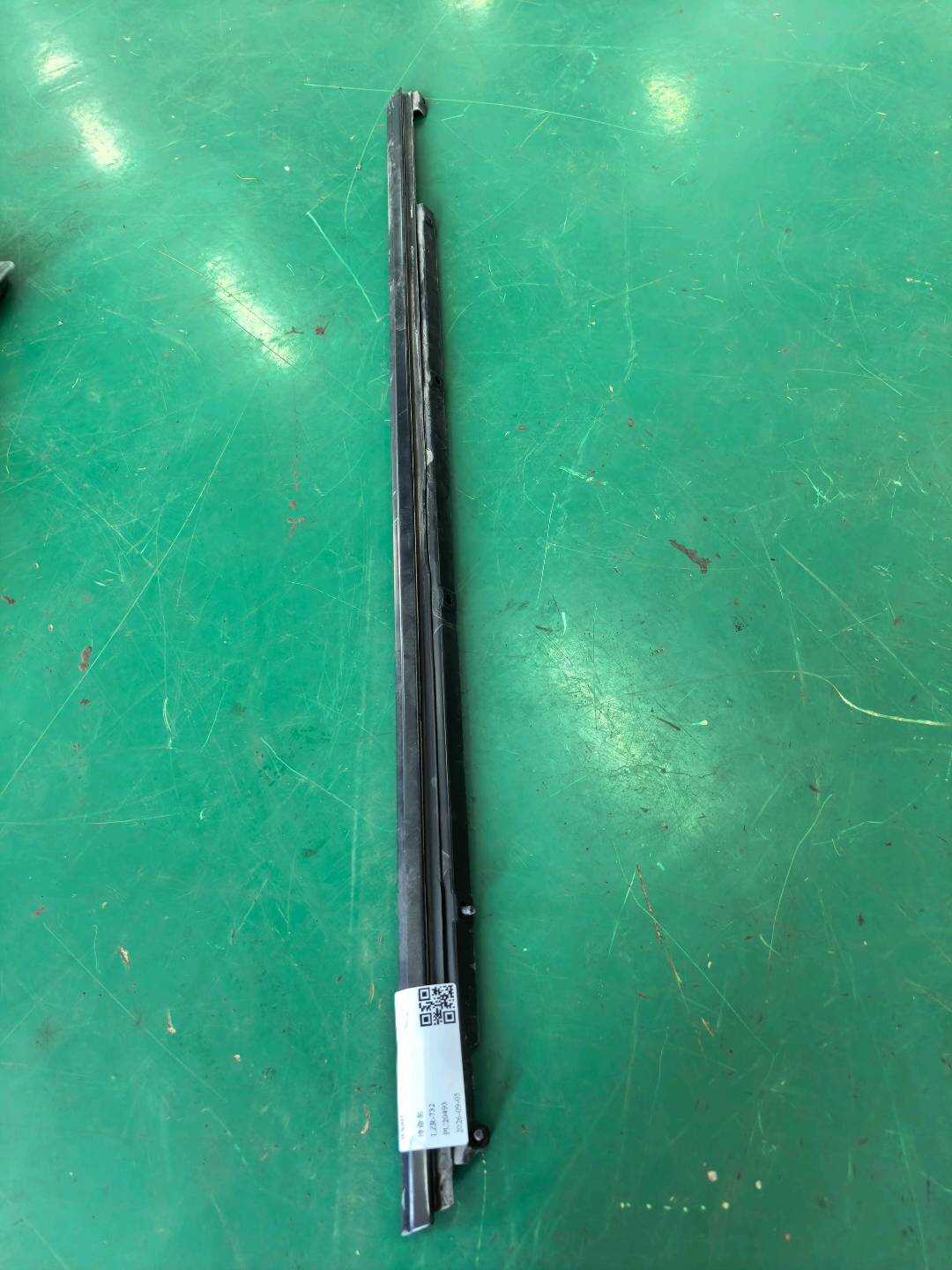 97053715501A78 前门玻璃外饰条(右)