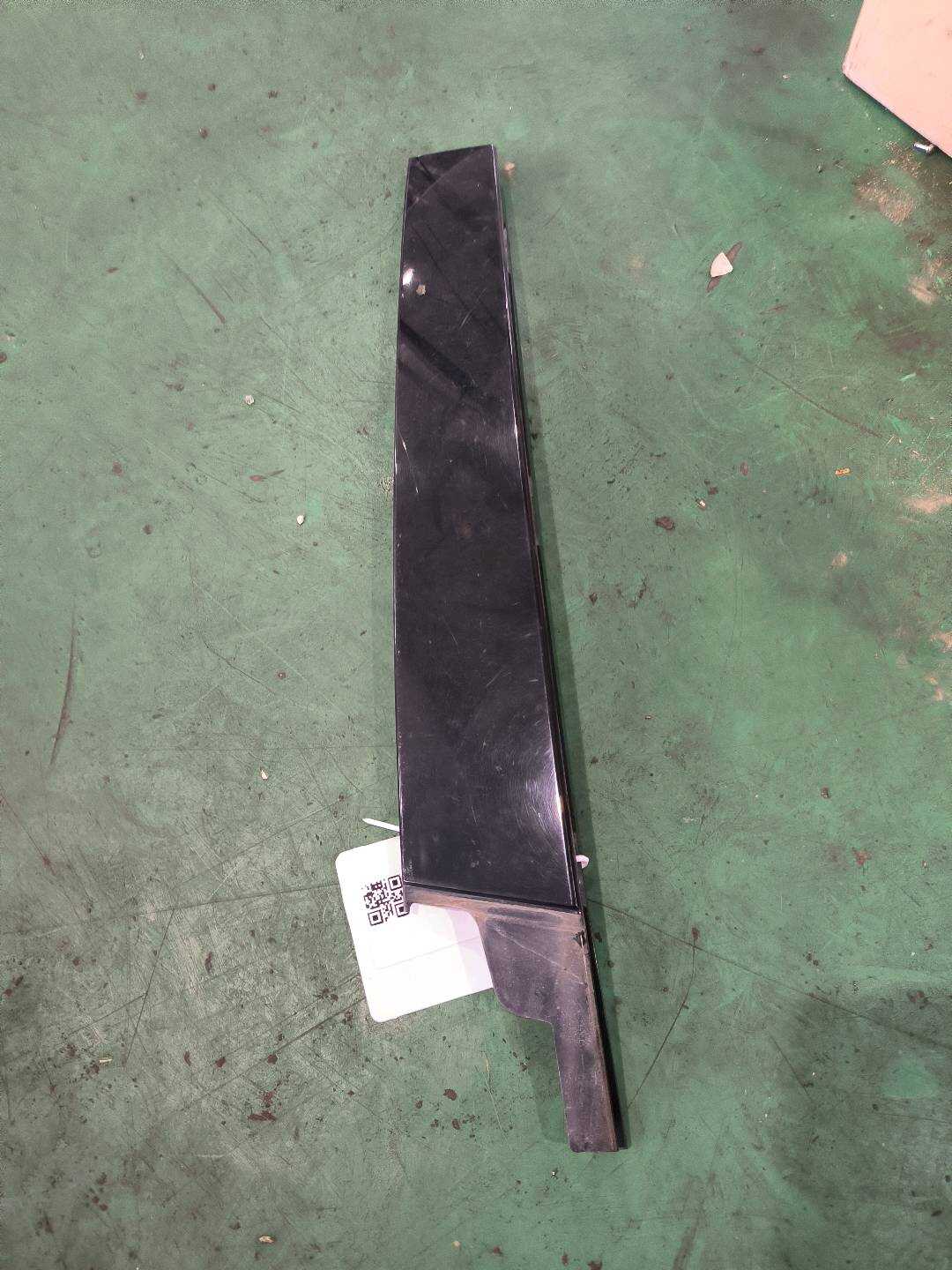 51G837902 前门窗框外饰板(右)