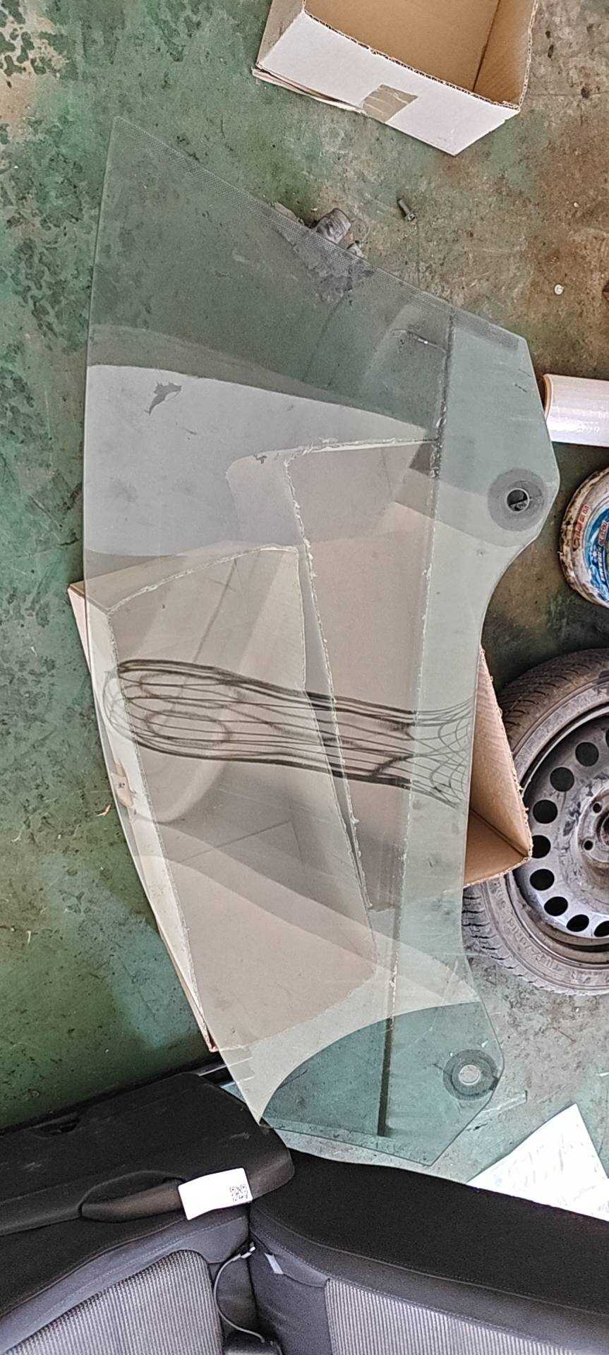 51337224056 前门玻璃(右)