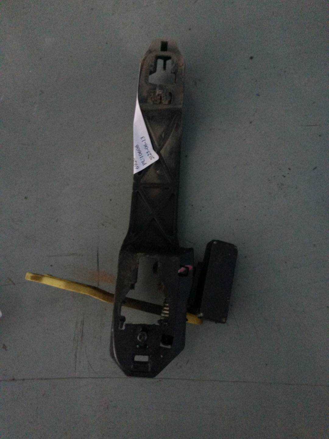 69204YK010 后门外拉手固定框(左)