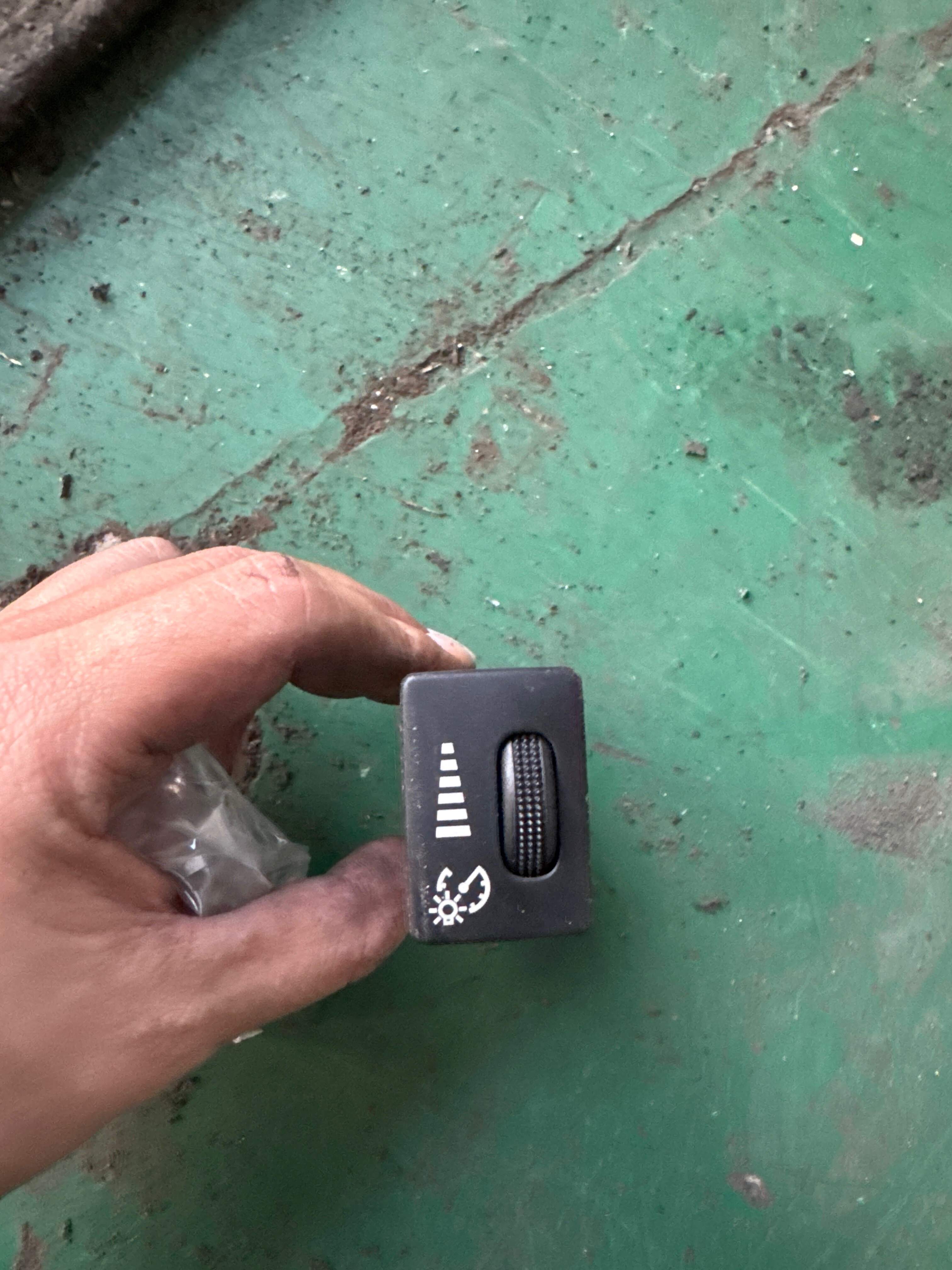 8411942020 灯控变阻器