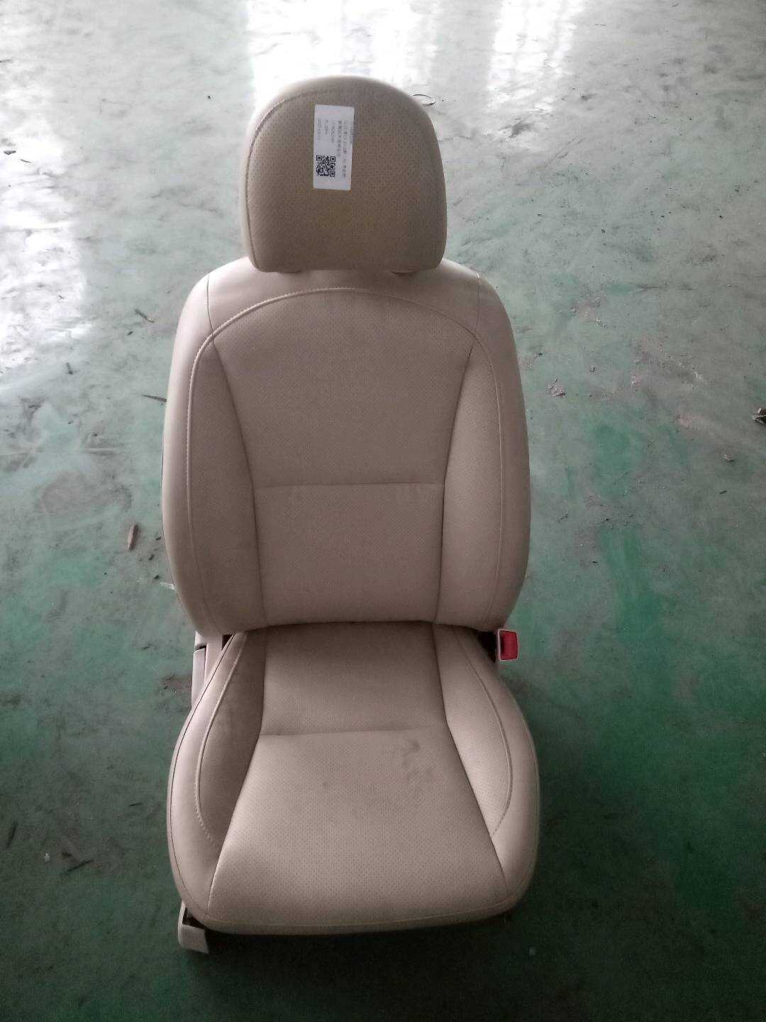 1118282100 副驾驶员座椅总成