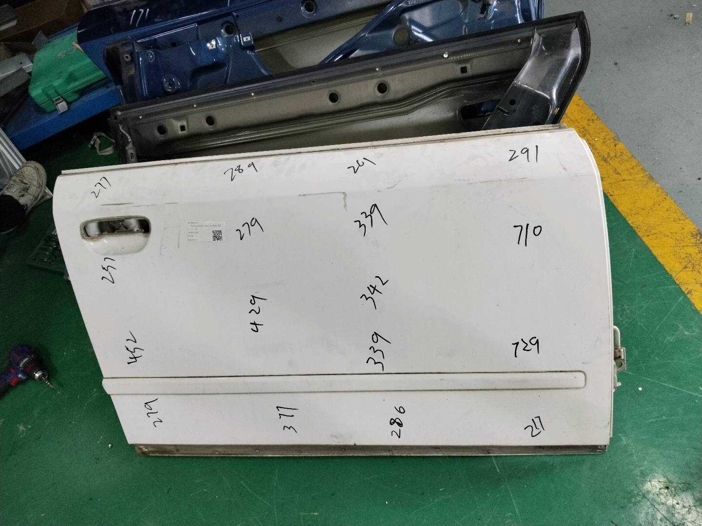 L8E0831052C 前门壳(右)
