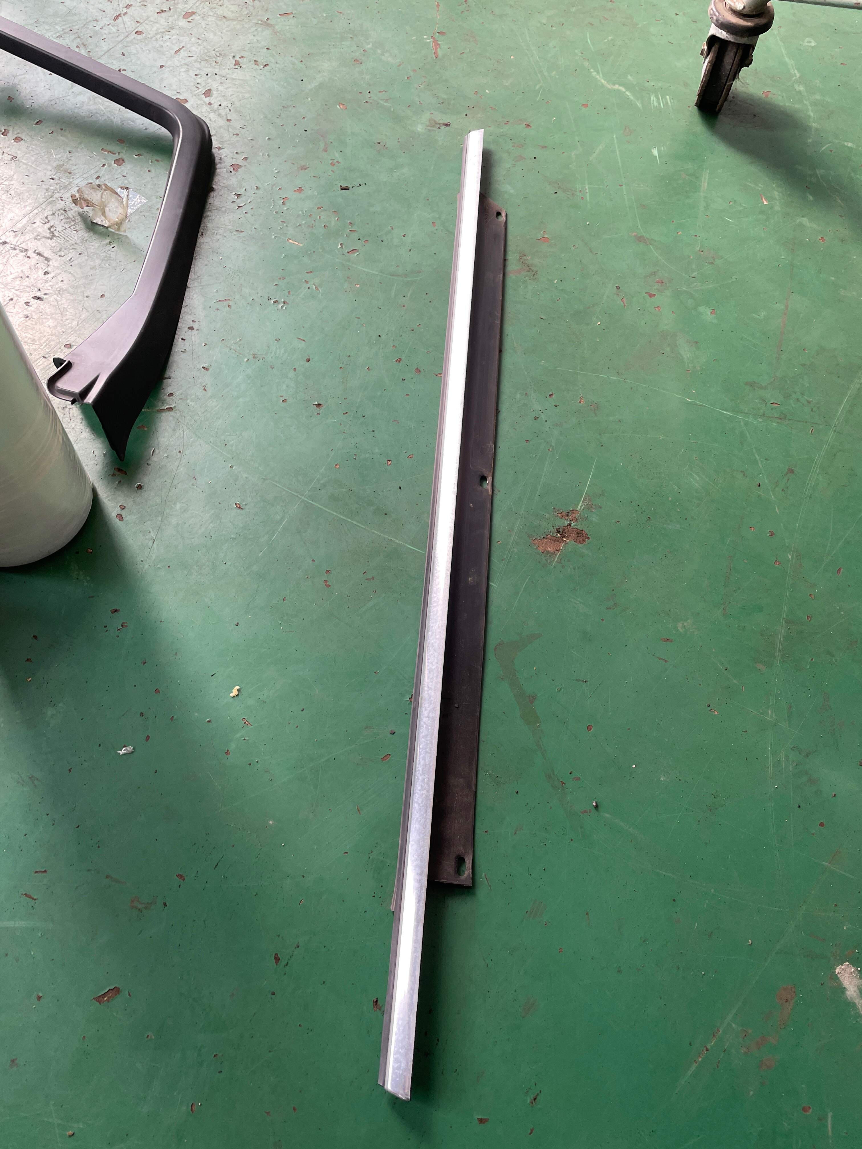 4L0839478 后门玻璃压条(右外)