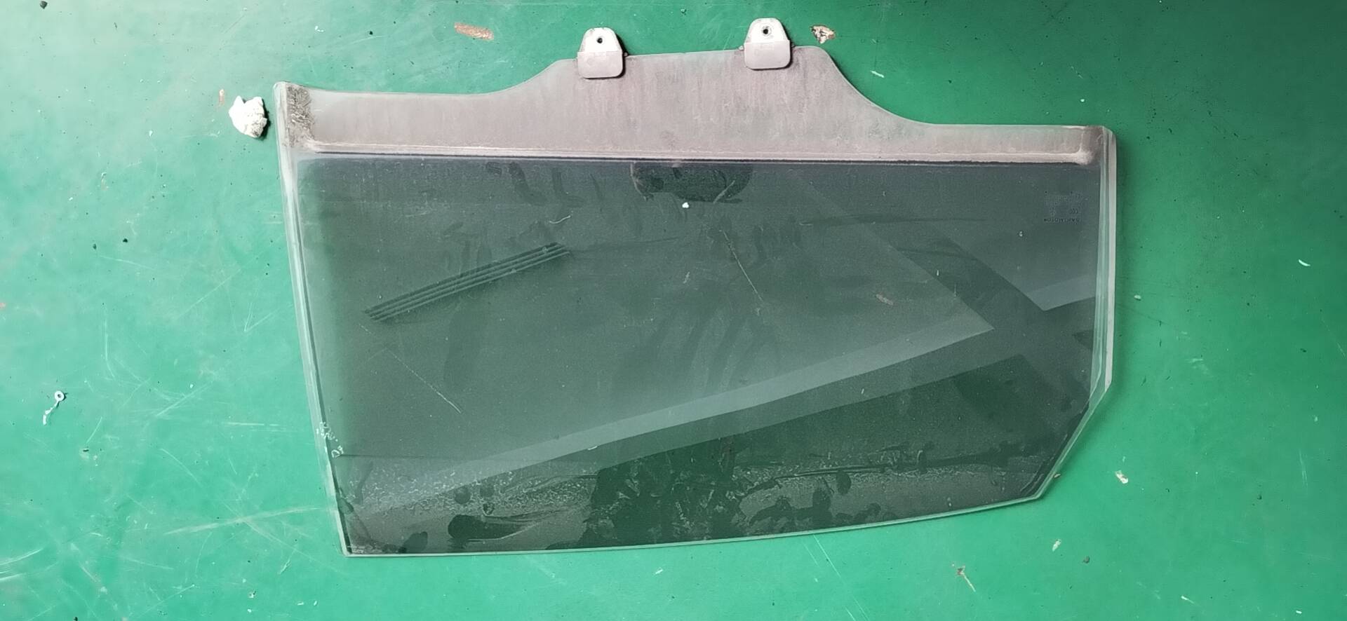 10449322 Rear Door Glass