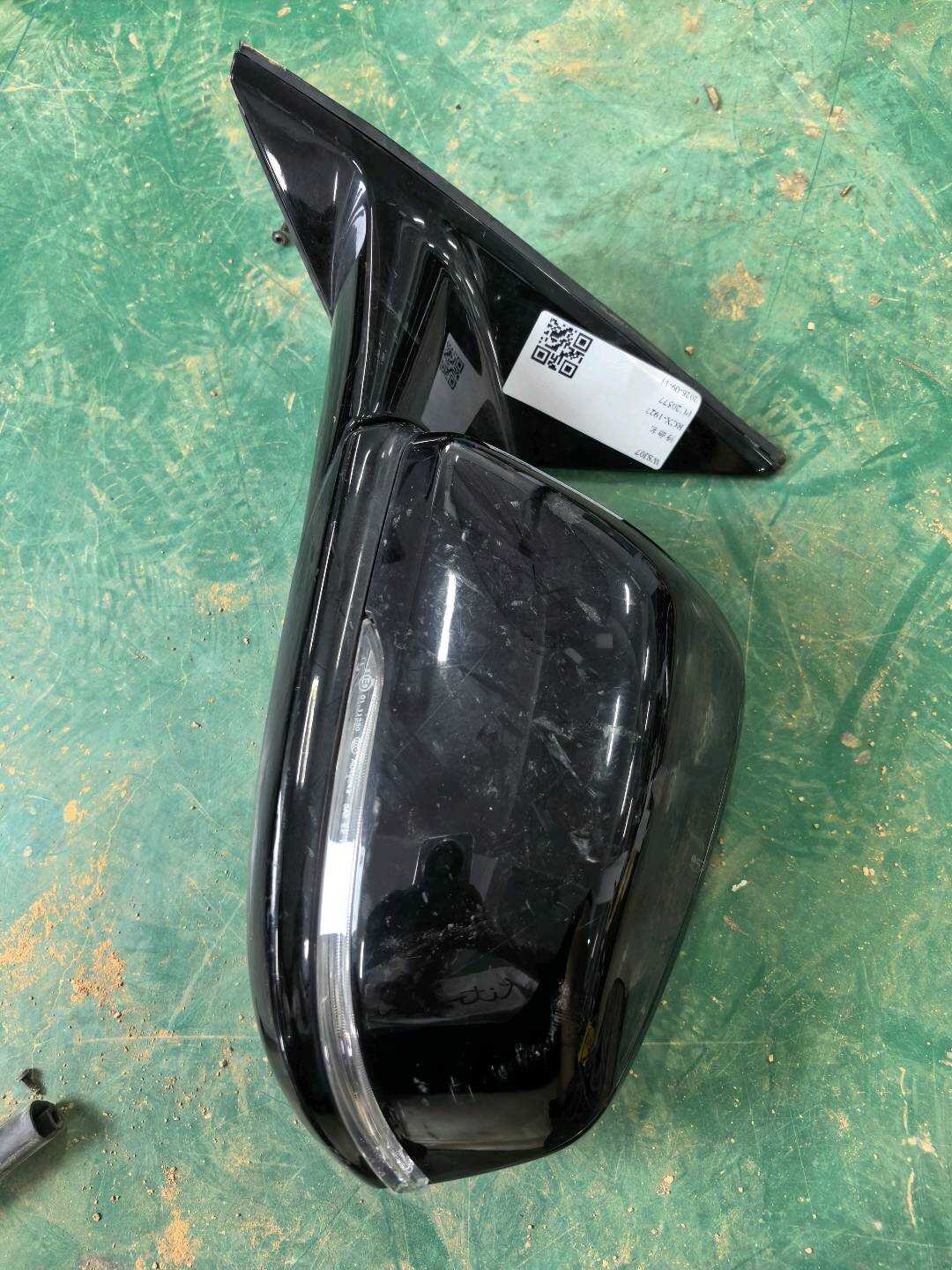 51168077953 倒车镜固定座(左)