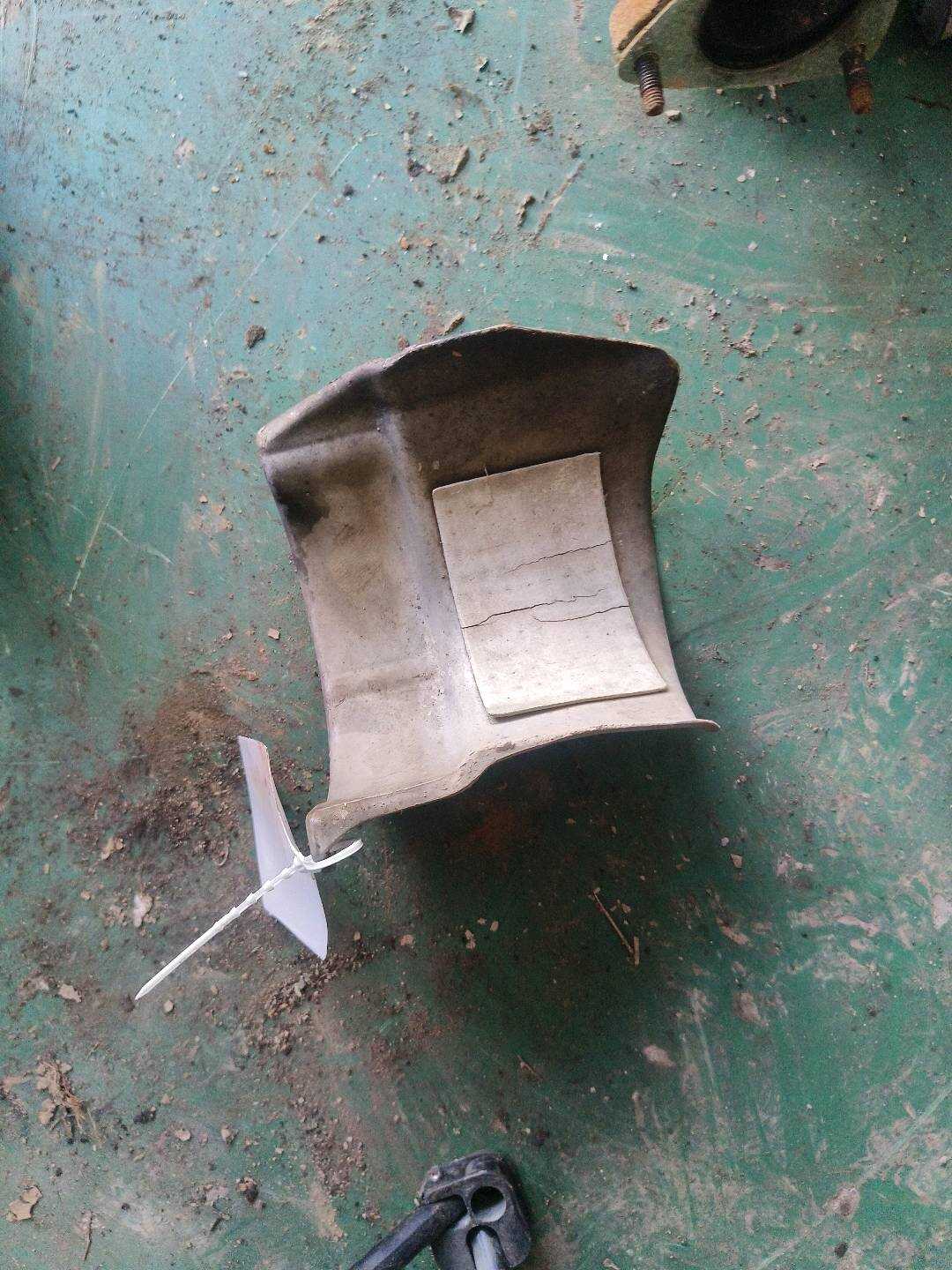 L4F0407719J Front Axle Shaft Cover, Left