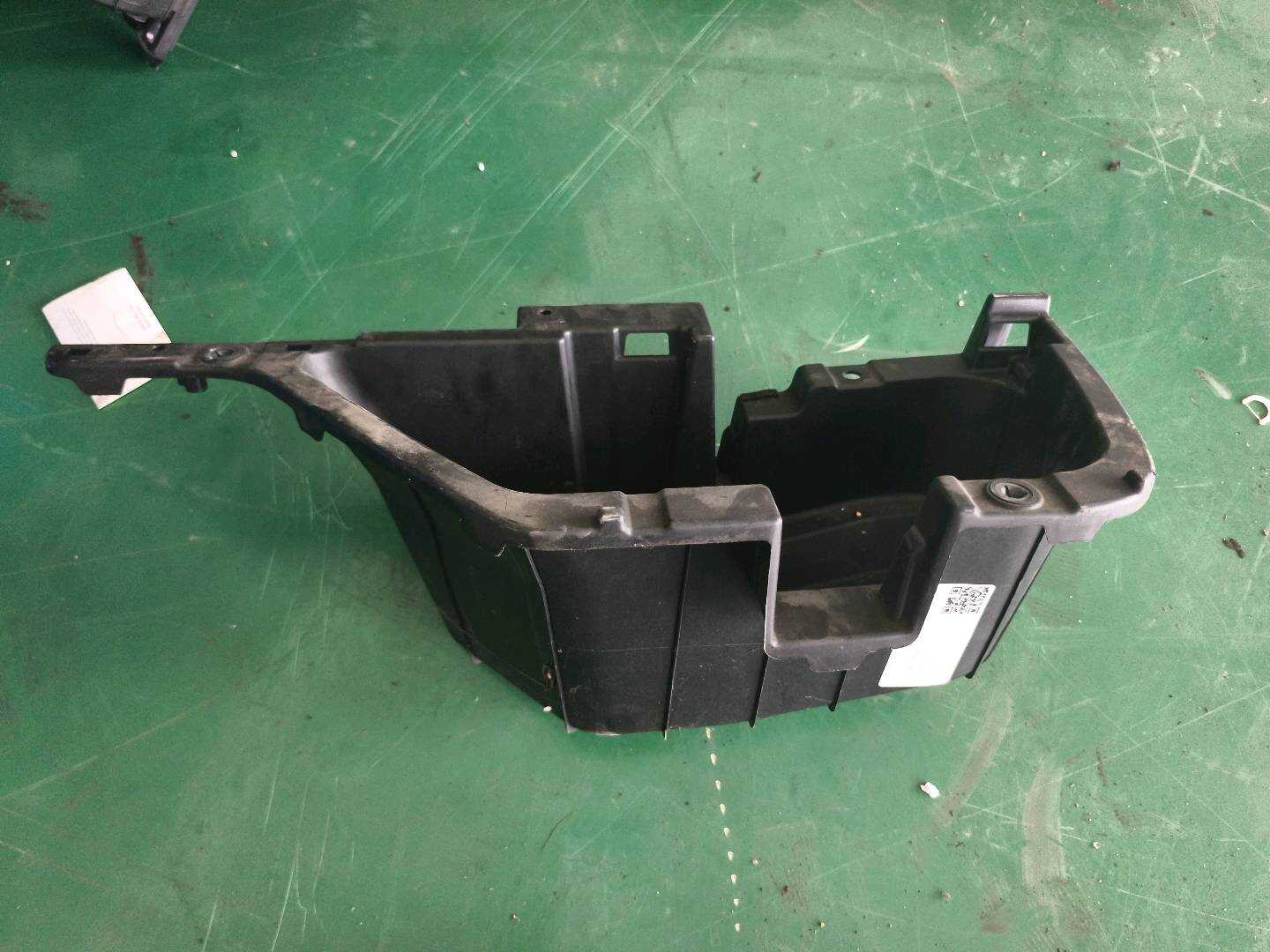 647420E040 行李箱工具盒(左)