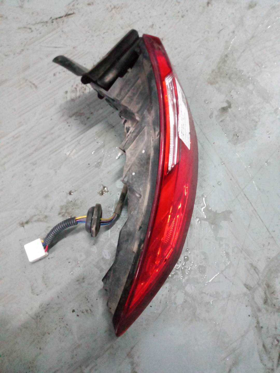 T7004133010001B11B2742W Outer Tail Light Assembly, Left