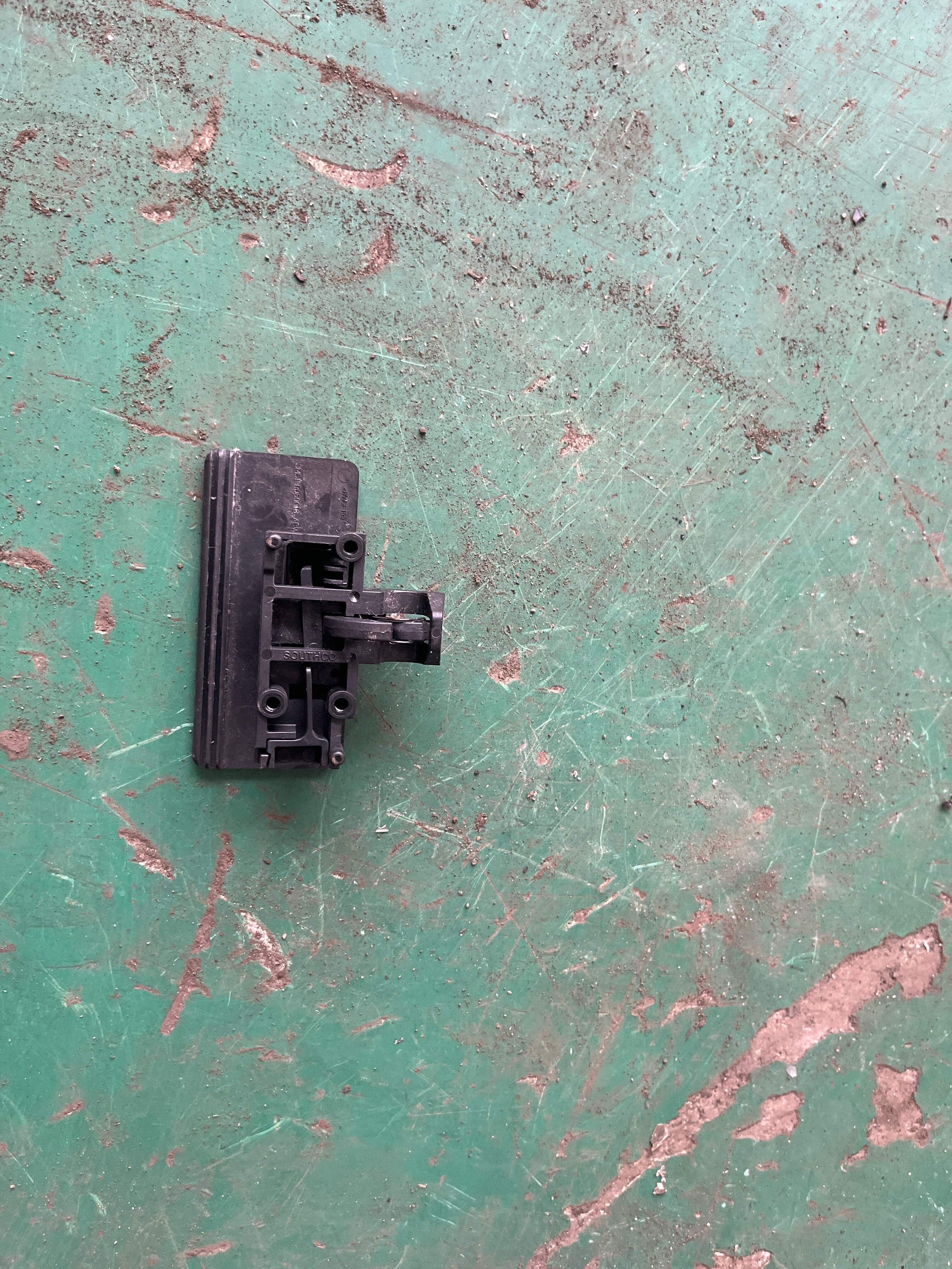 LR007072 Dashboard Glove Box Lock