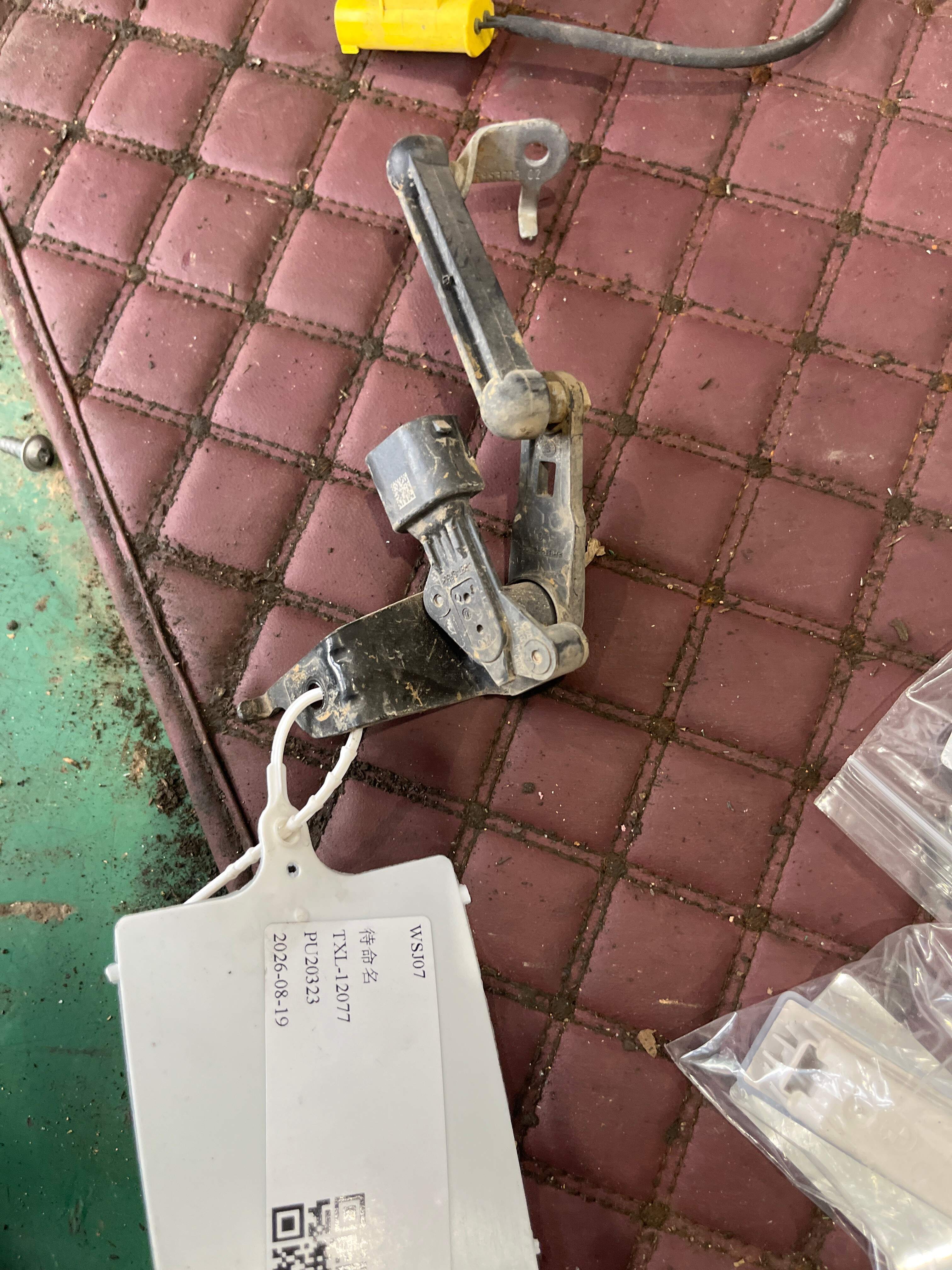 37146895467 车身高度传感器(后)