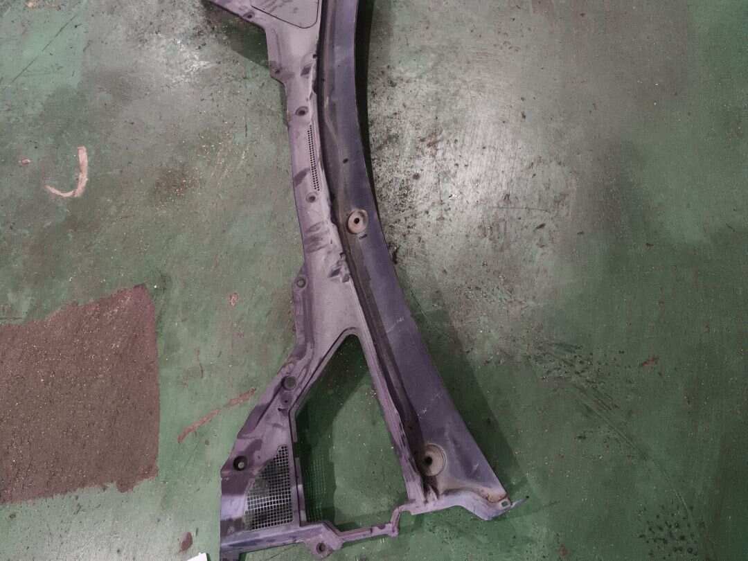 T2H3271 Front Windshield Cowl Grille