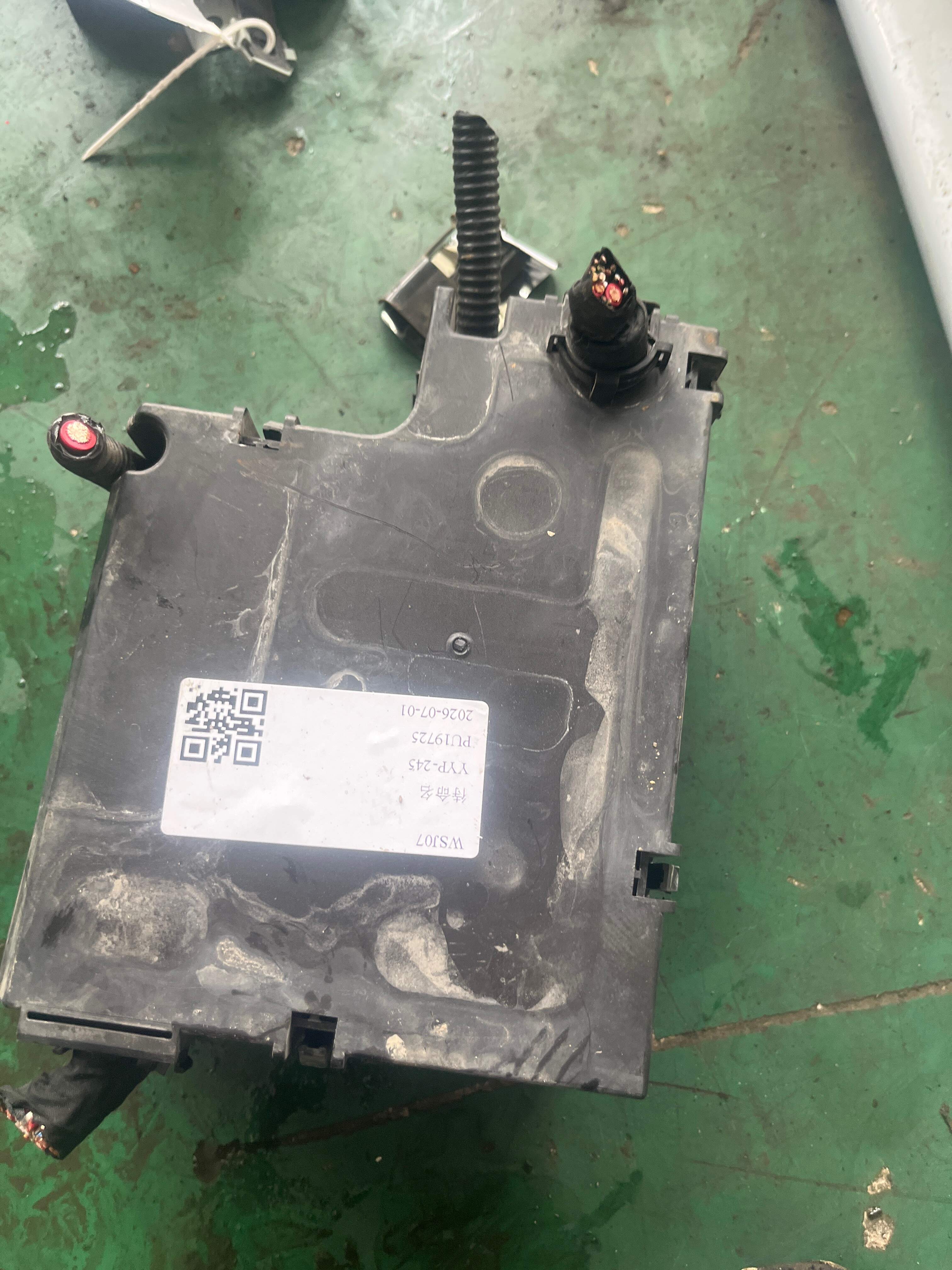 4011400XKZ0ZX 发动机保险盒