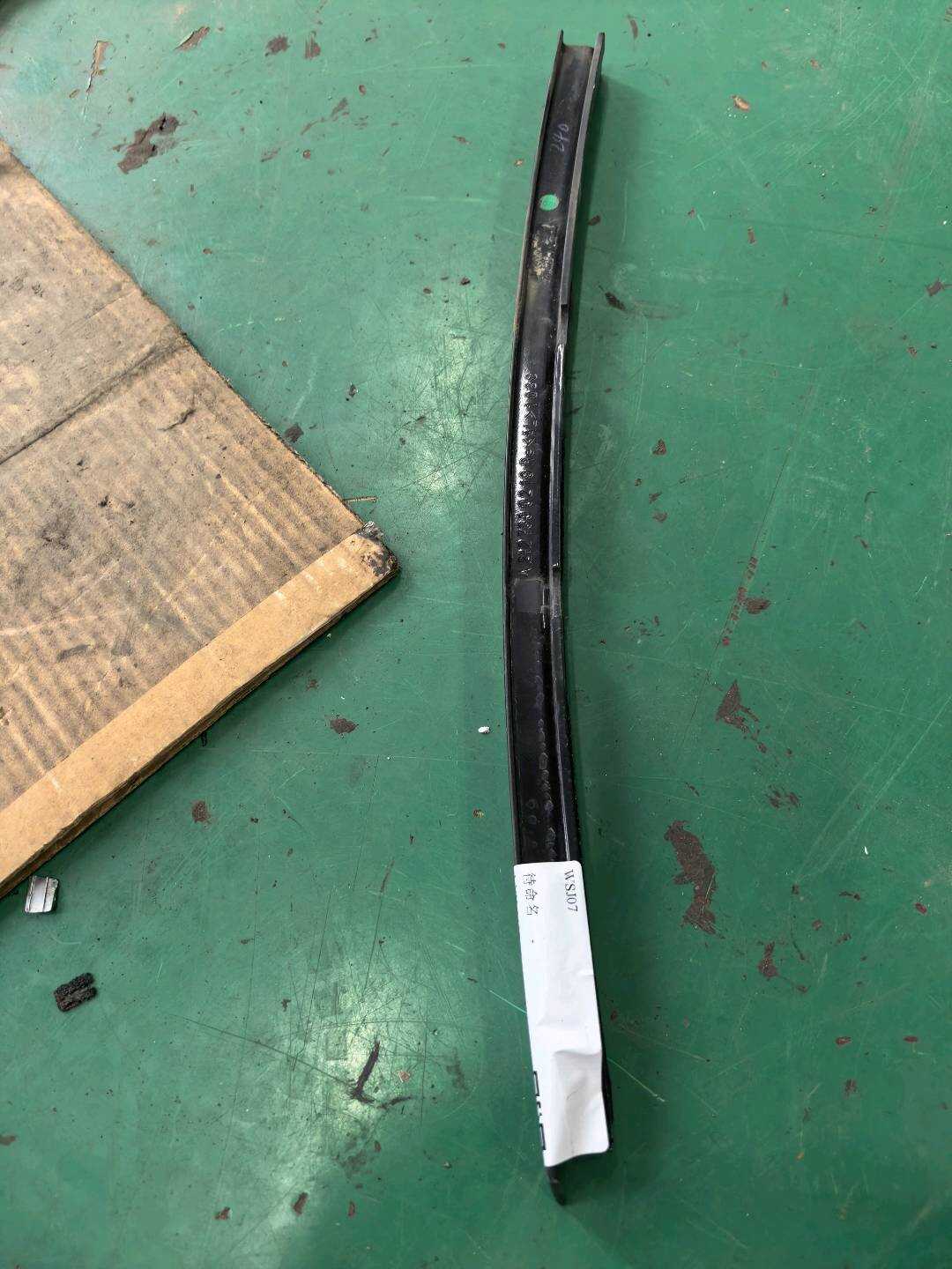 A21273002199197 后门玻璃导轨（右后）