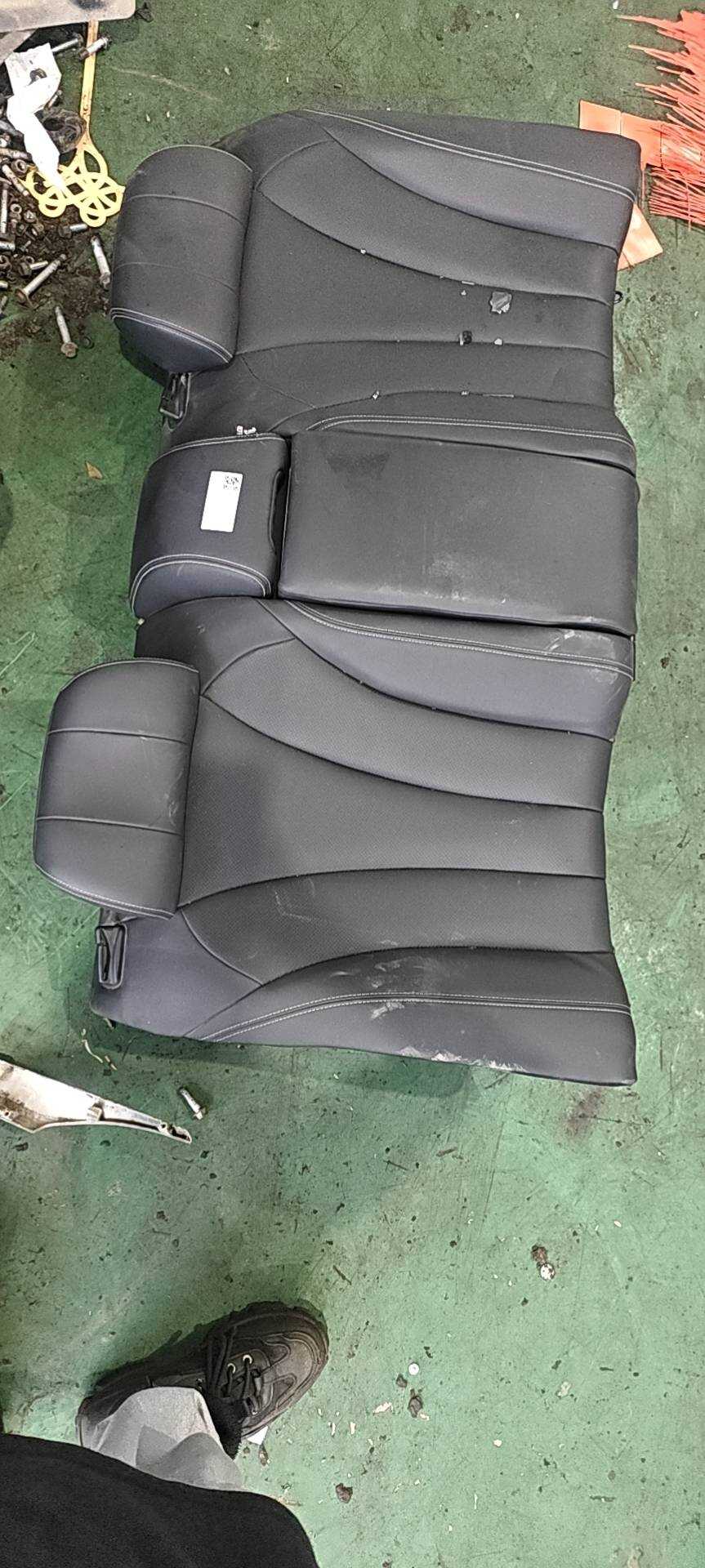 6086683900742 后排座椅整体式靠背总成