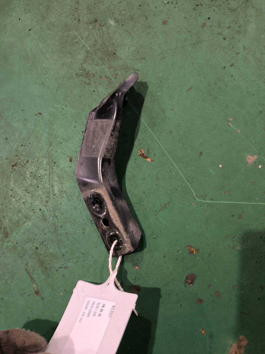 A2046200285 Headlight Retaining Bracket (Lower Right)