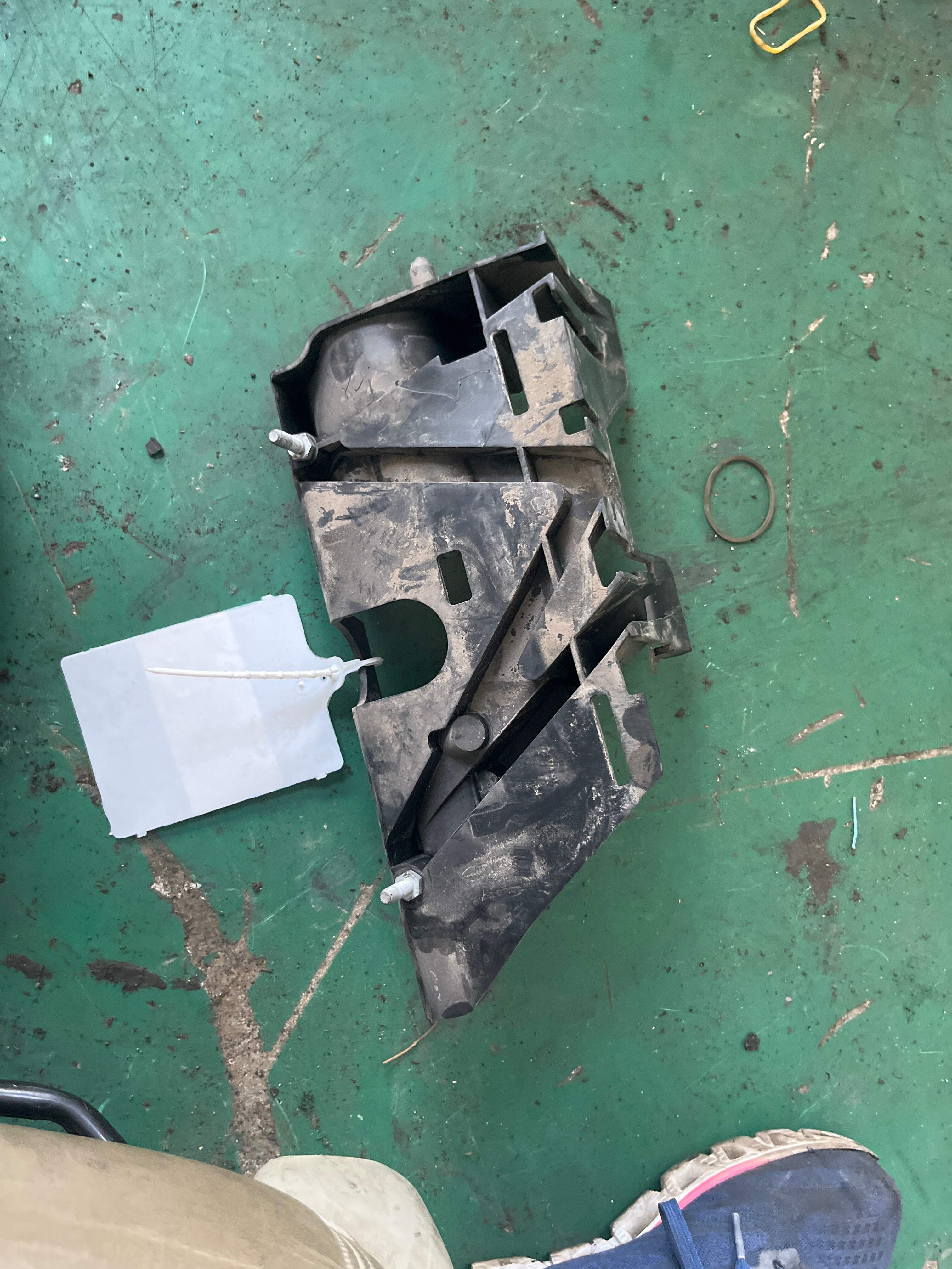 11617500673 Intake Manifold Bracket